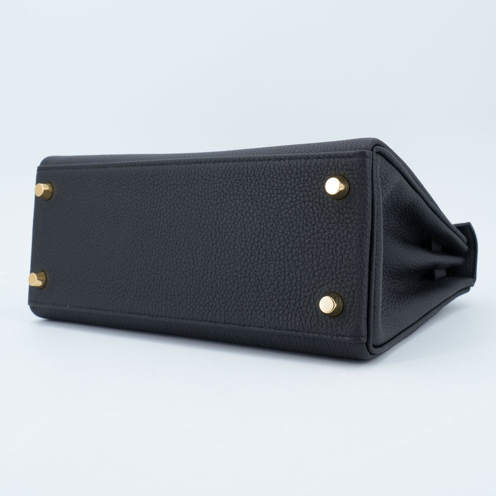 HERMÈS Kelly 25 Noir (89) Togo Gold hardware K (2025)