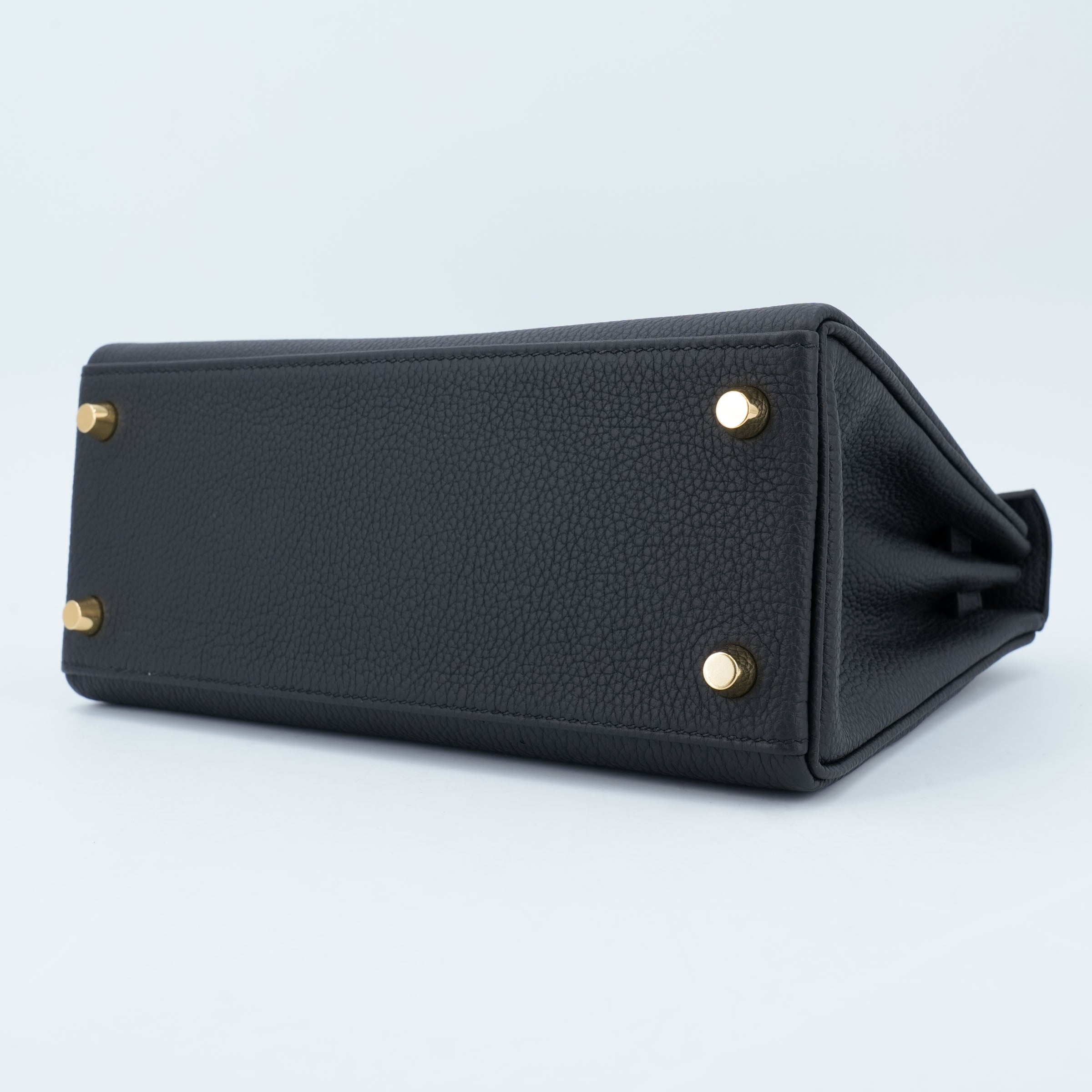 HERMÈS Kelly 25 Noir (89) Togo Gold hardware K (2025)