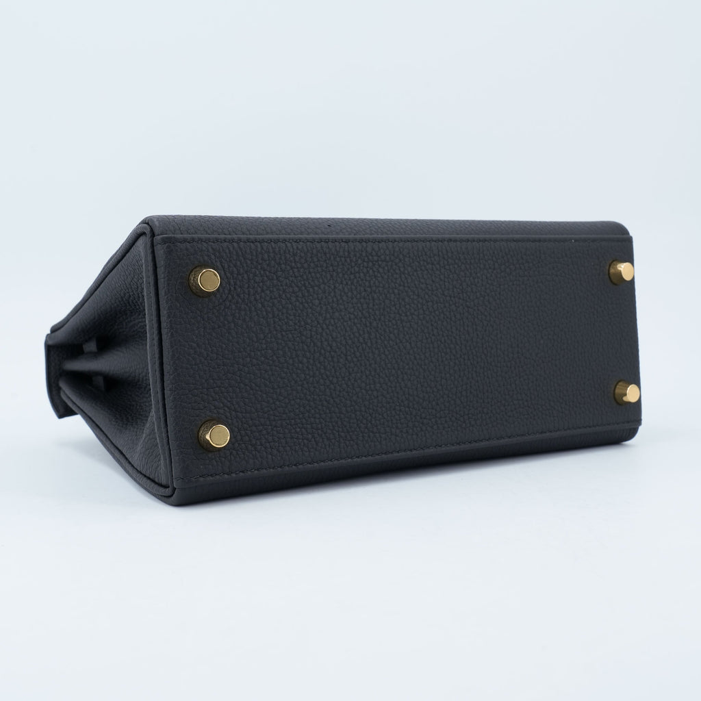 HERMÈS Kelly 25 Noir (89) Togo Gold hardware K (2025)