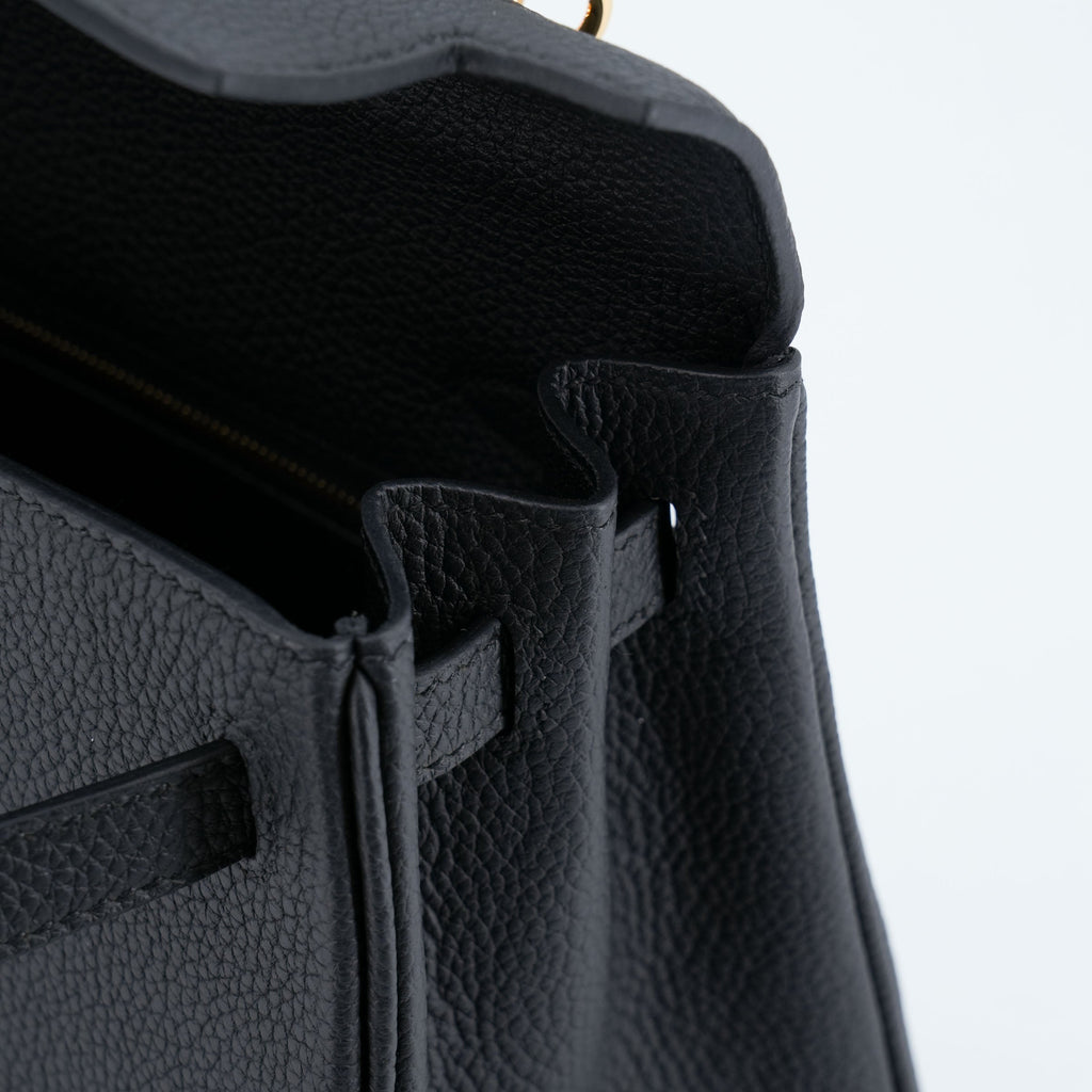 HERMÈS Kelly 25 Noir (89) Togo Gold hardware K (2025)