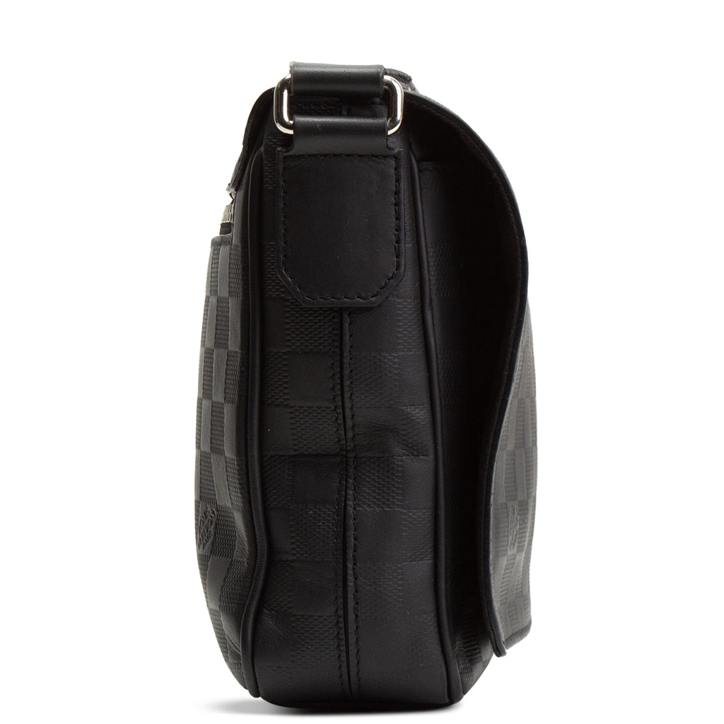 LOUIS VUITTON Damier Infini District Messenger PM - Black