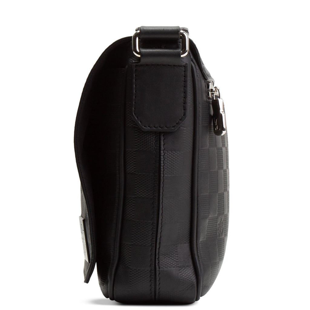 LOUIS VUITTON Damier Infini District Messenger PM - Black