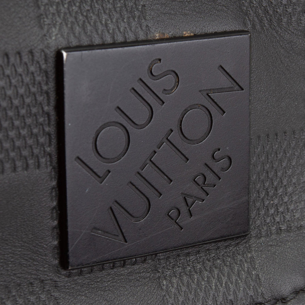 LOUIS VUITTON Damier Infini District Messenger PM - Black