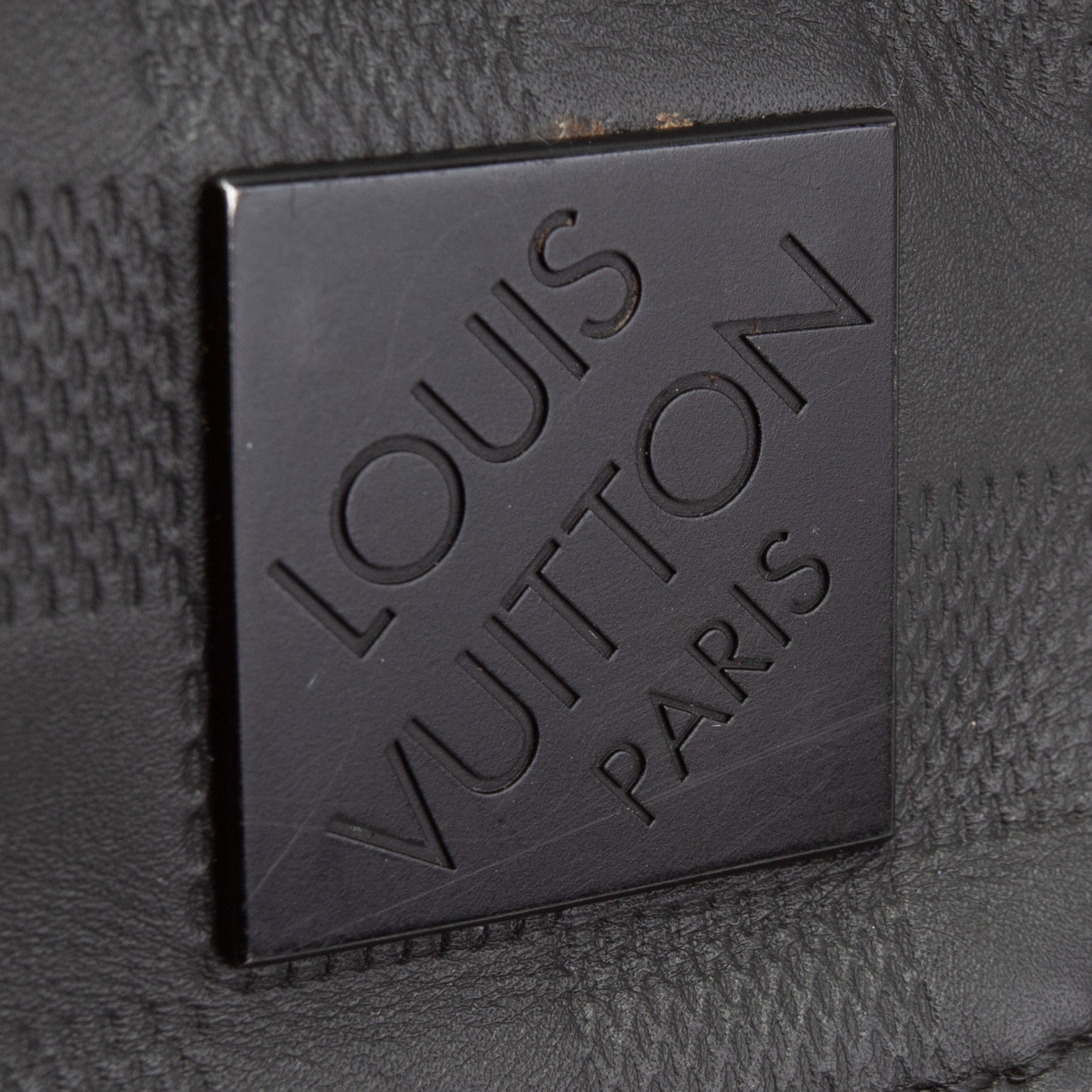 LOUIS VUITTON Damier Infini District Messenger PM - Black