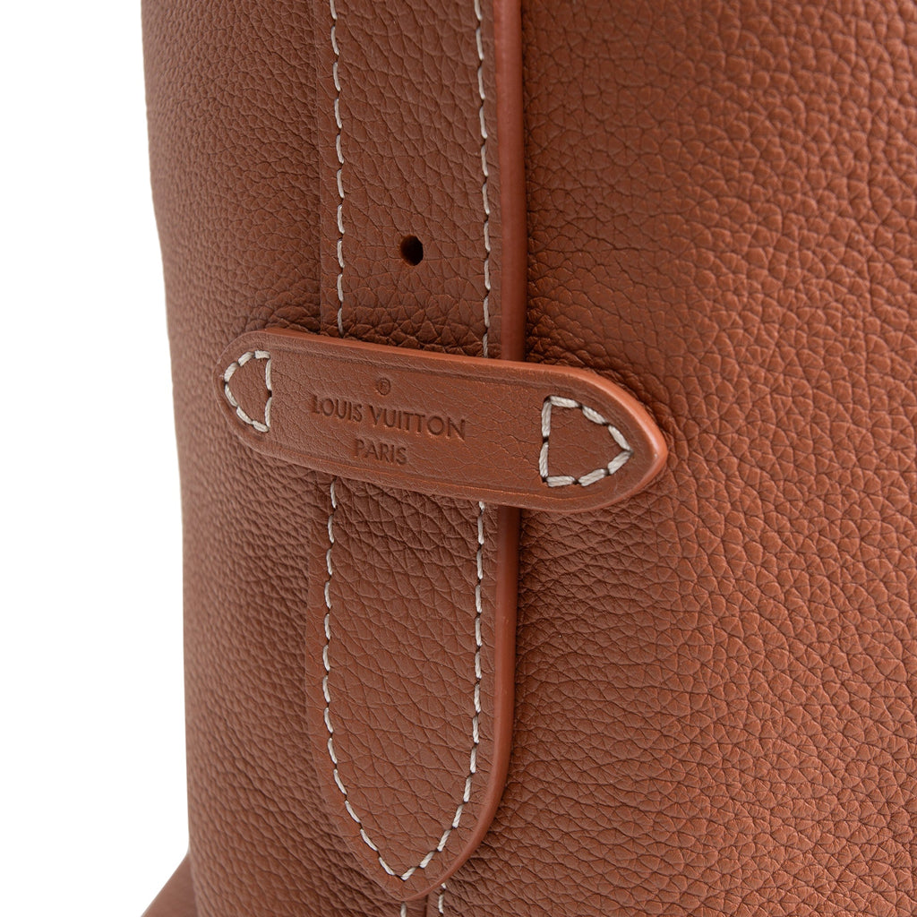LOUIS VUITTON Low Key Hobo MM