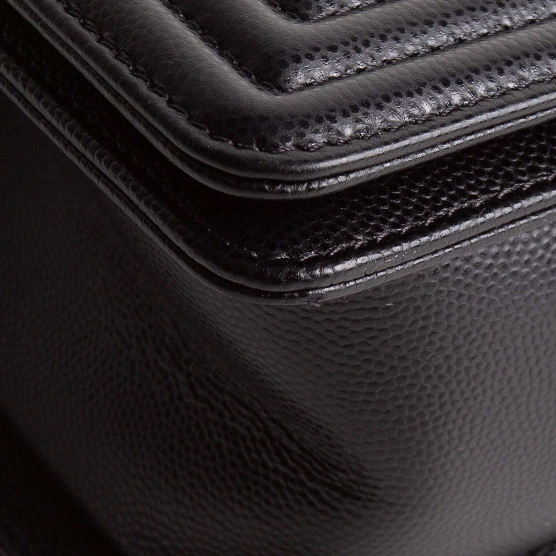 CHANEL Boy Bag Medium Quilted Caviar - Black