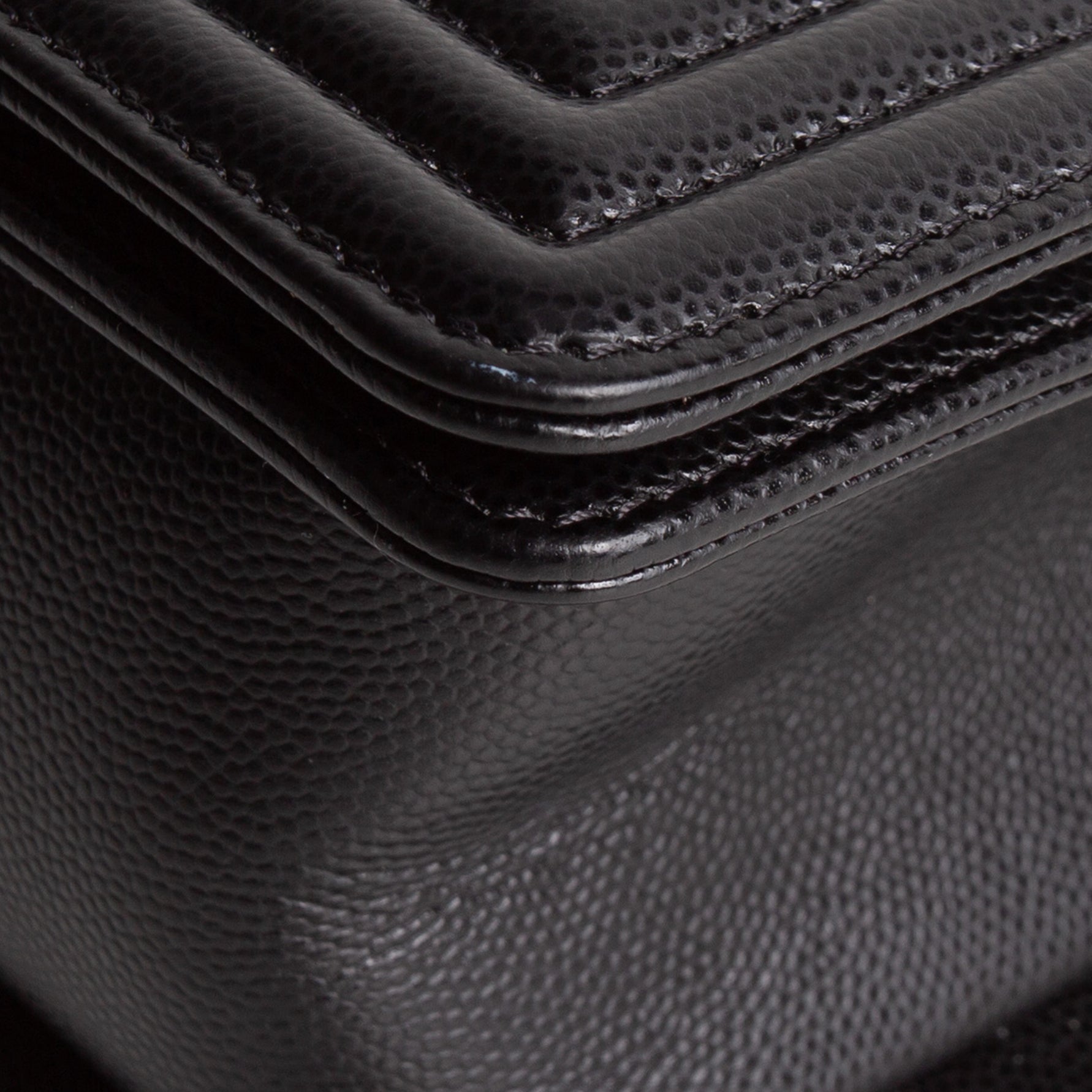 CHANEL Boy Bag Medium Quilted Caviar - Black