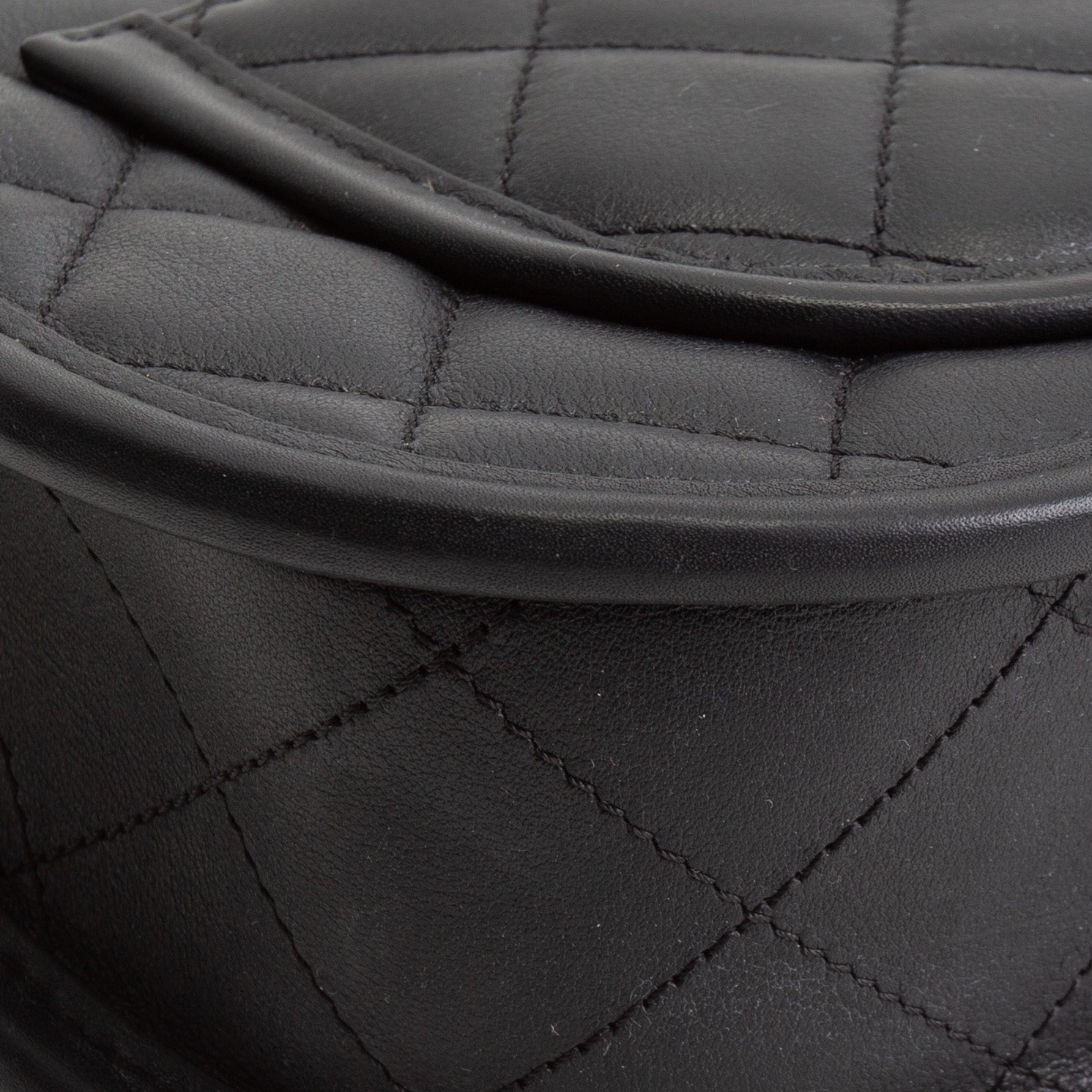 CHANEL Curvy Mood Hobo - Black