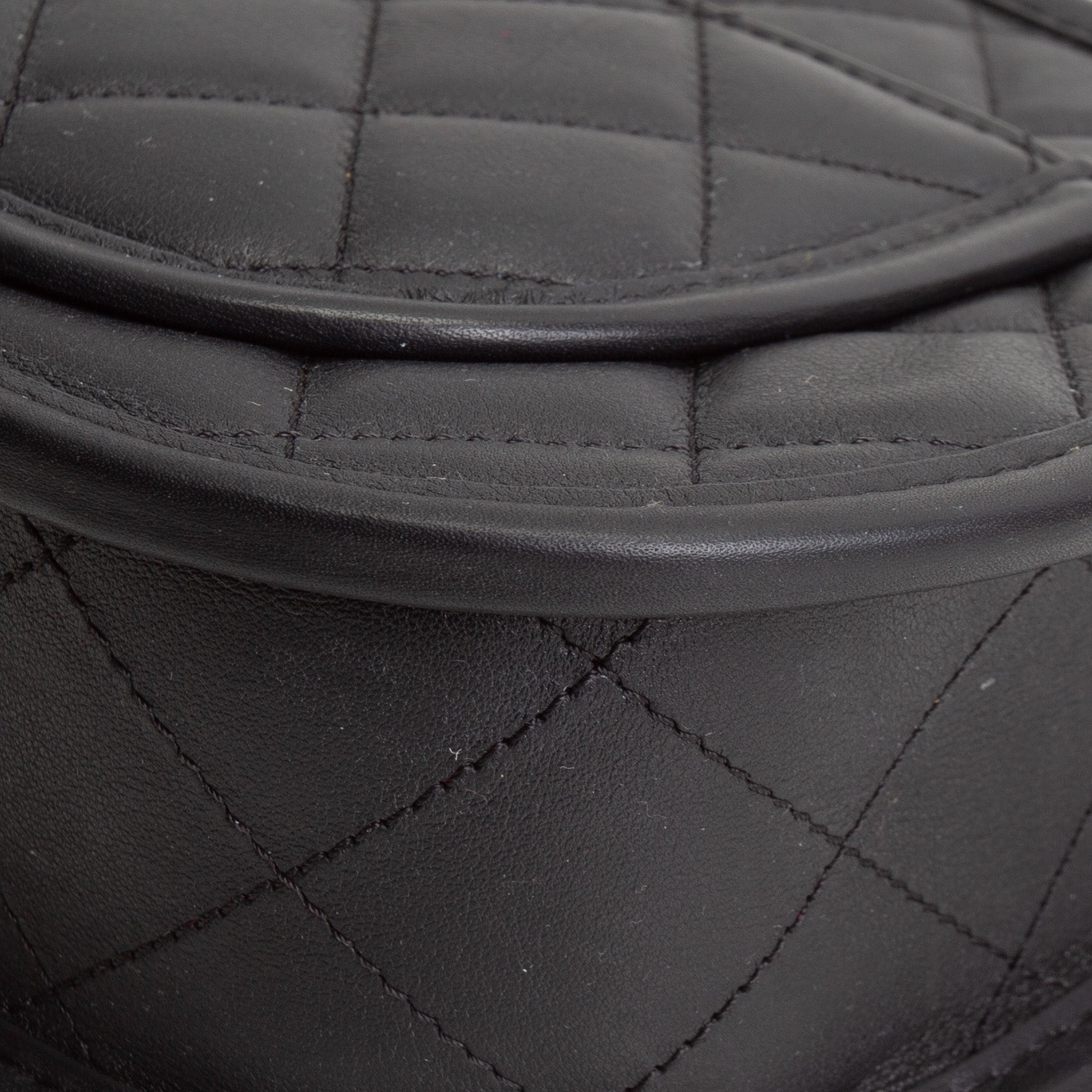 CHANEL Curvy Mood Hobo - Black