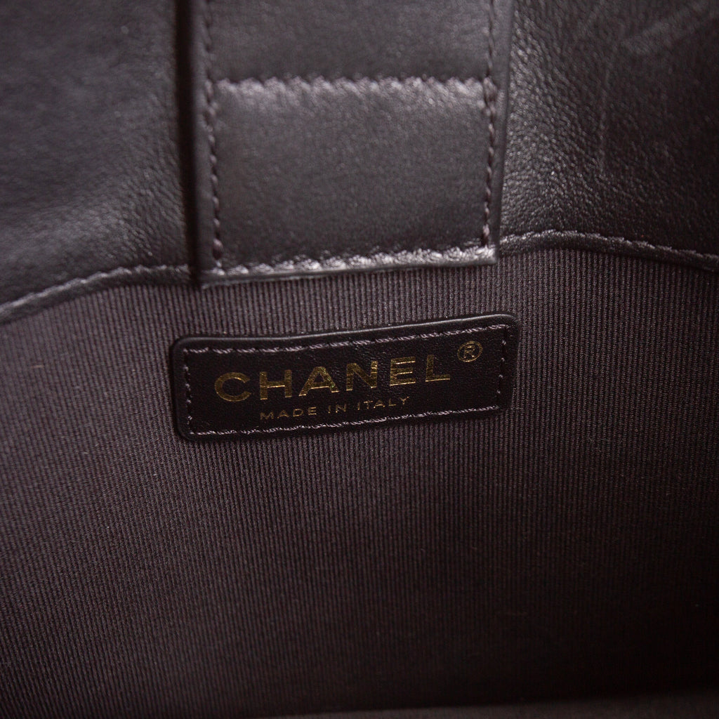 CHANEL Curvy Mood Hobo - Black