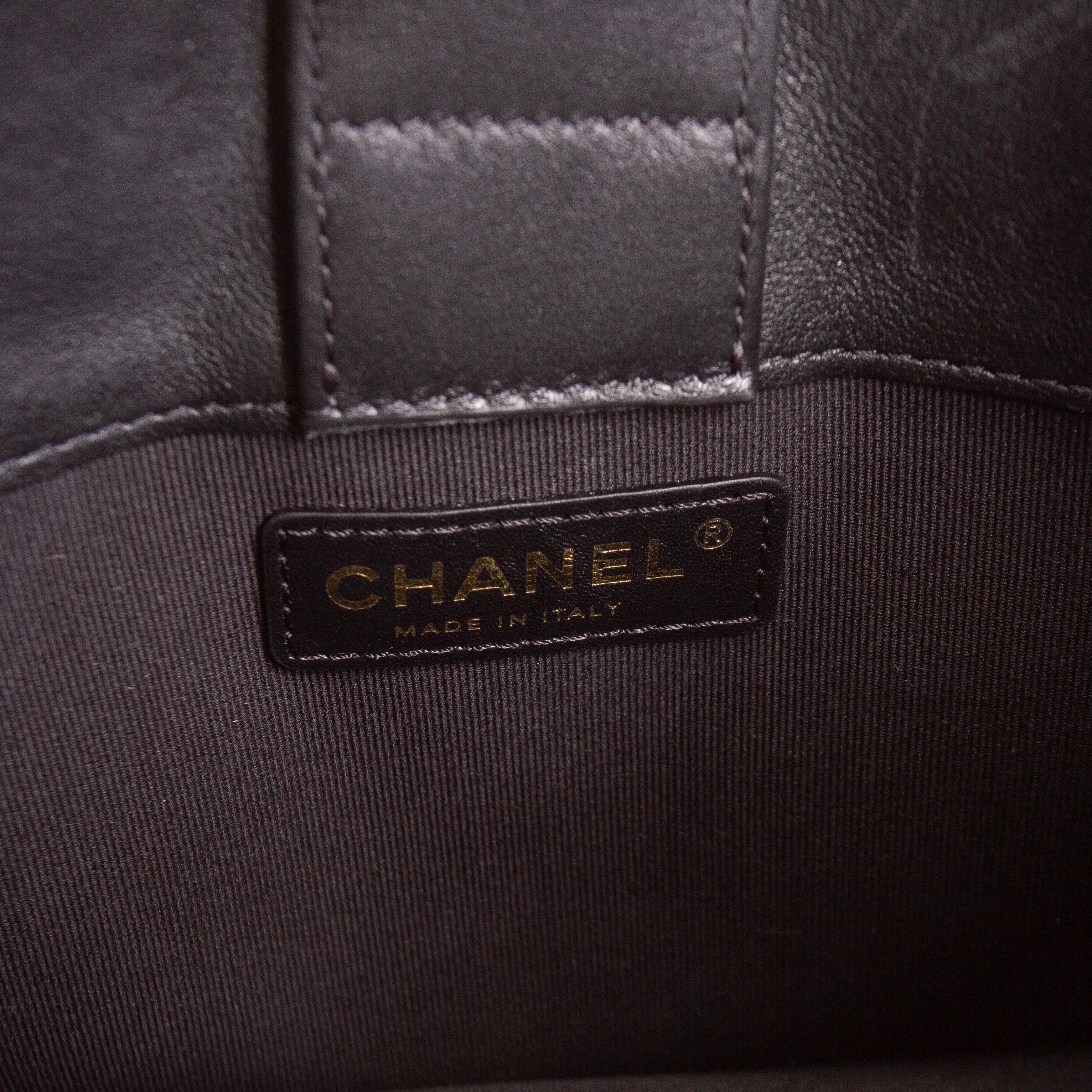 CHANEL Curvy Mood Hobo - Black