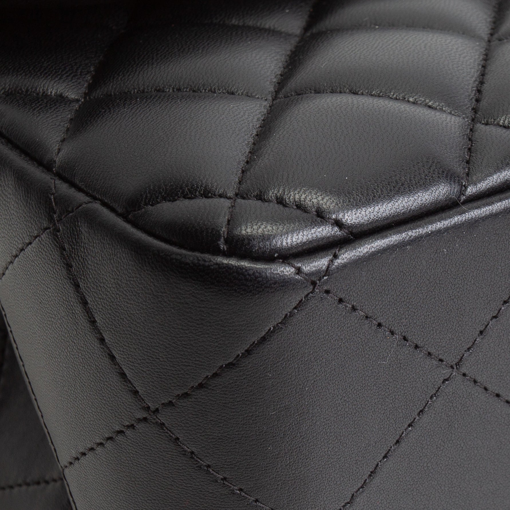 CHANEL Lambskin Jumbo Double Flap - Black