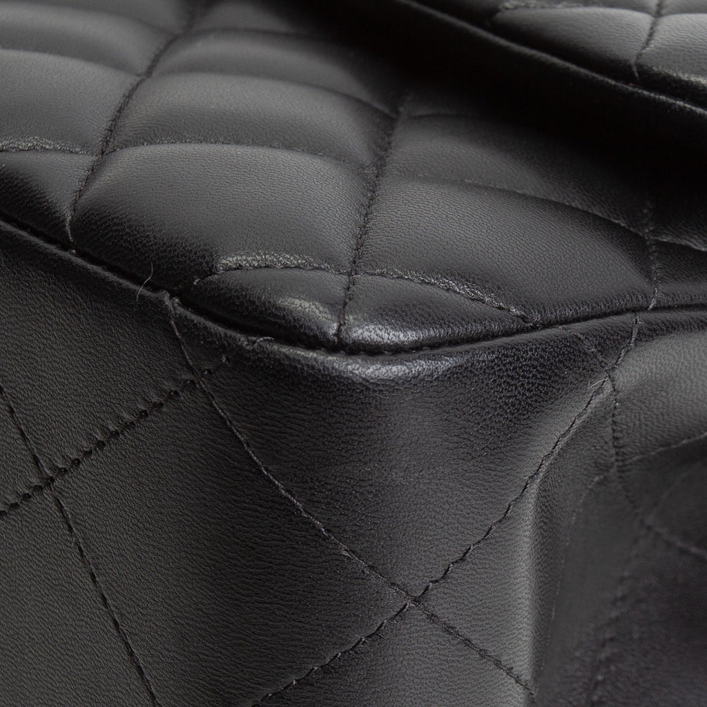 CHANEL Lambskin Jumbo Double Flap - Black