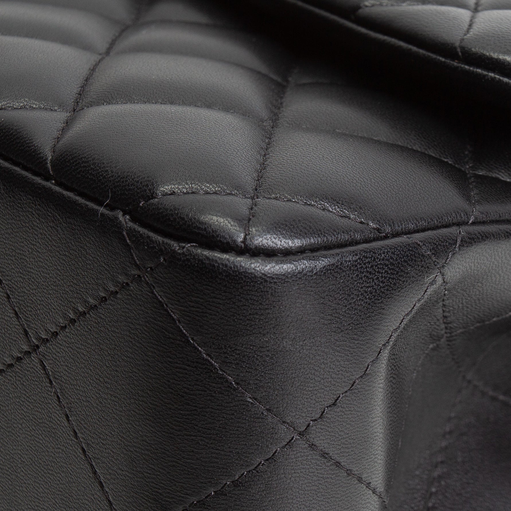 CHANEL Lambskin Jumbo Double Flap - Black