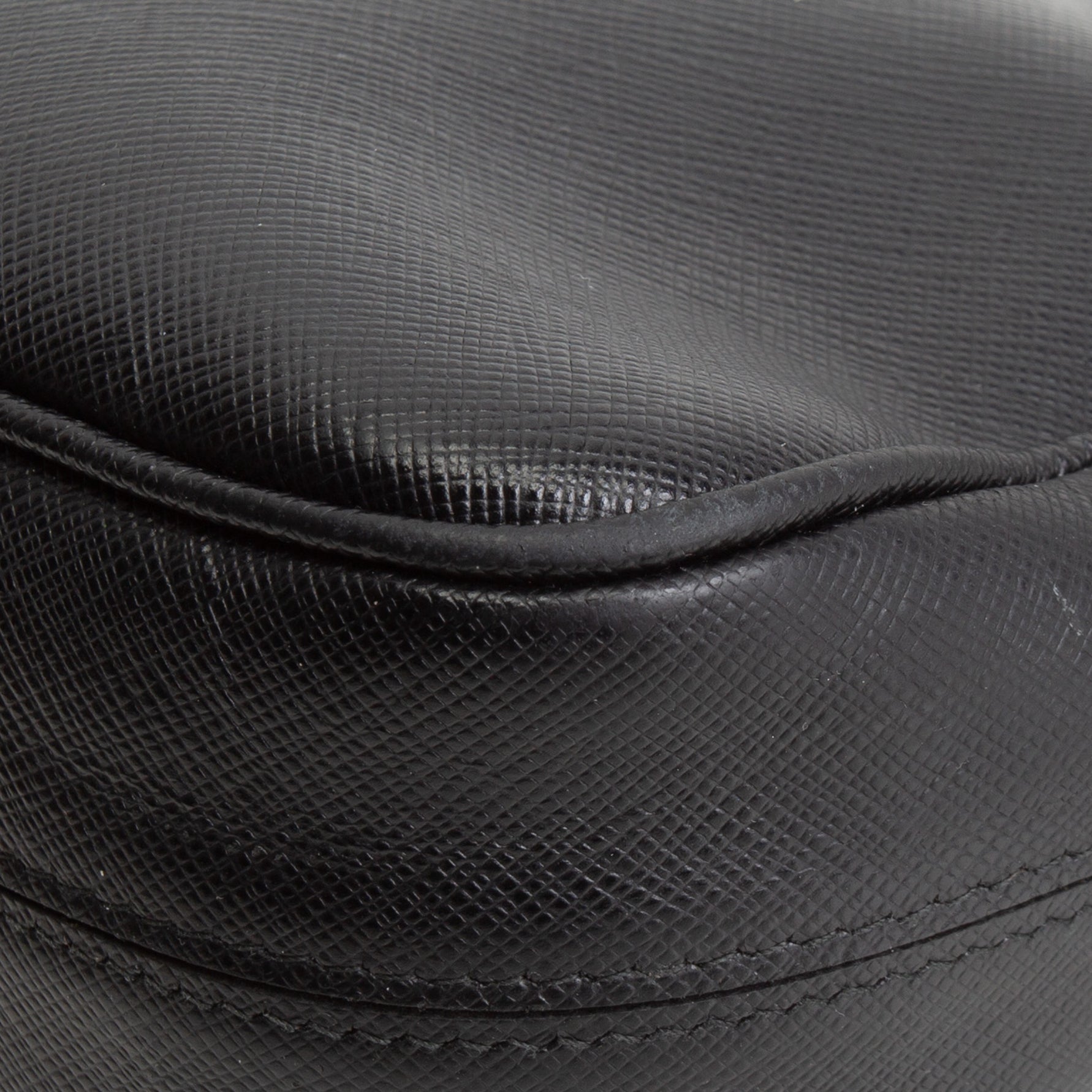 PRADA Saffiano Lux Re-Edition 2005 Crossbody - Black
