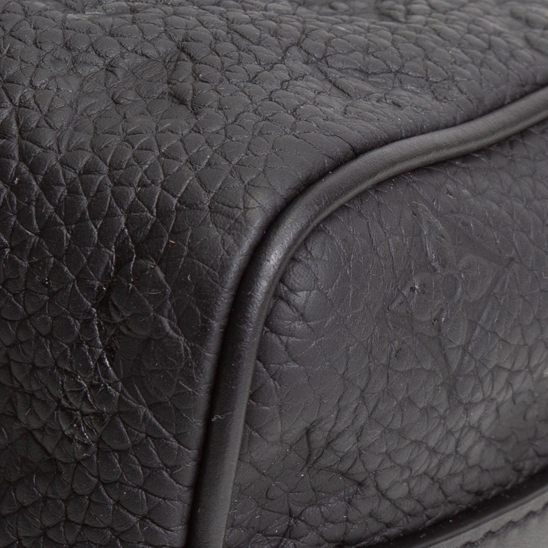 LOUIS VUITTON Taurillon Keepall Bandouliere 25 - Black