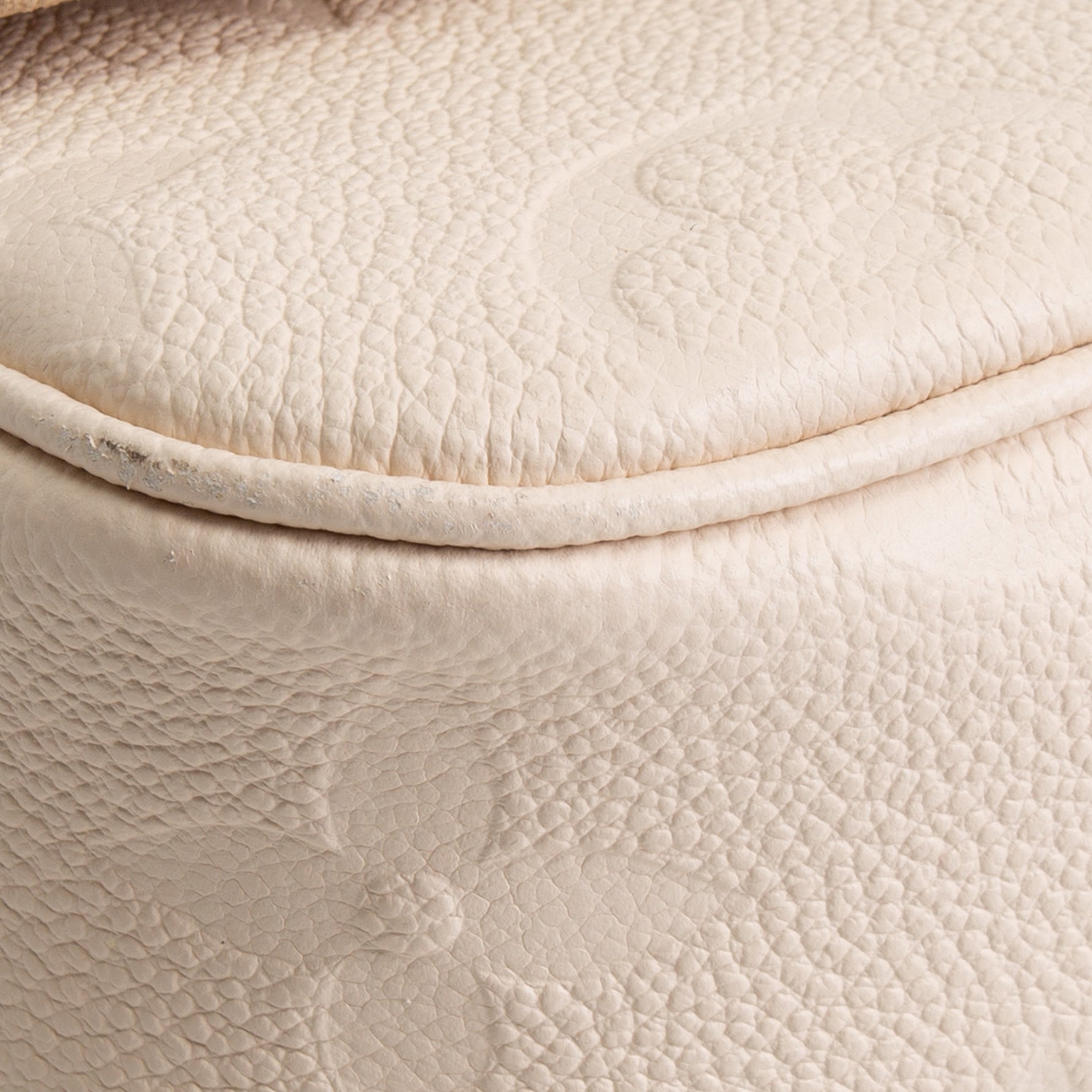 LOUIS VUITTON Giant Empreinte Monogram Ivy Wallet On Chain - Ivory
