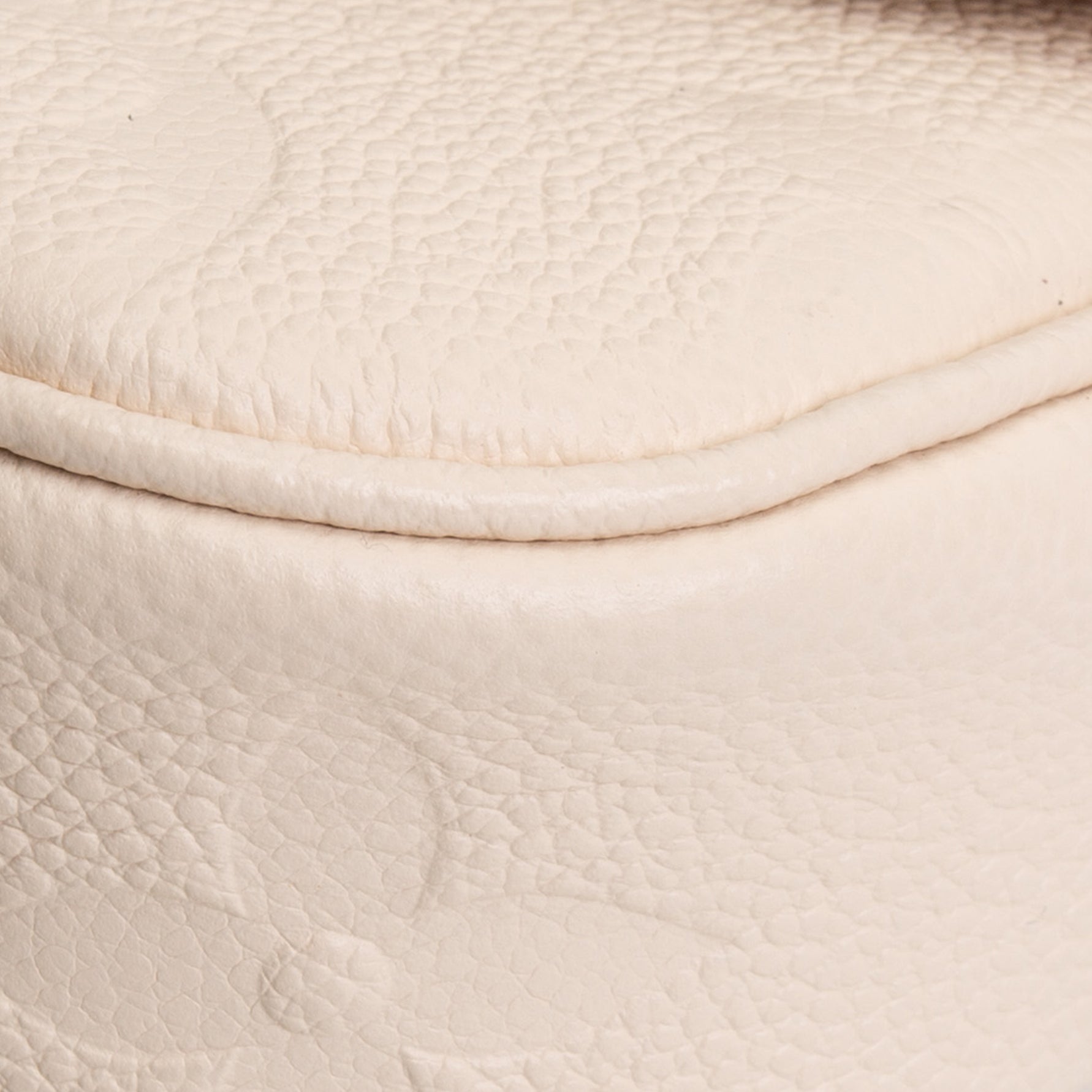 LOUIS VUITTON Giant Empreinte Monogram Ivy Wallet On Chain - Ivory
