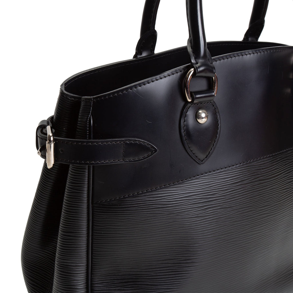 LOUIS VUITTON Epi Leather Passy - Black