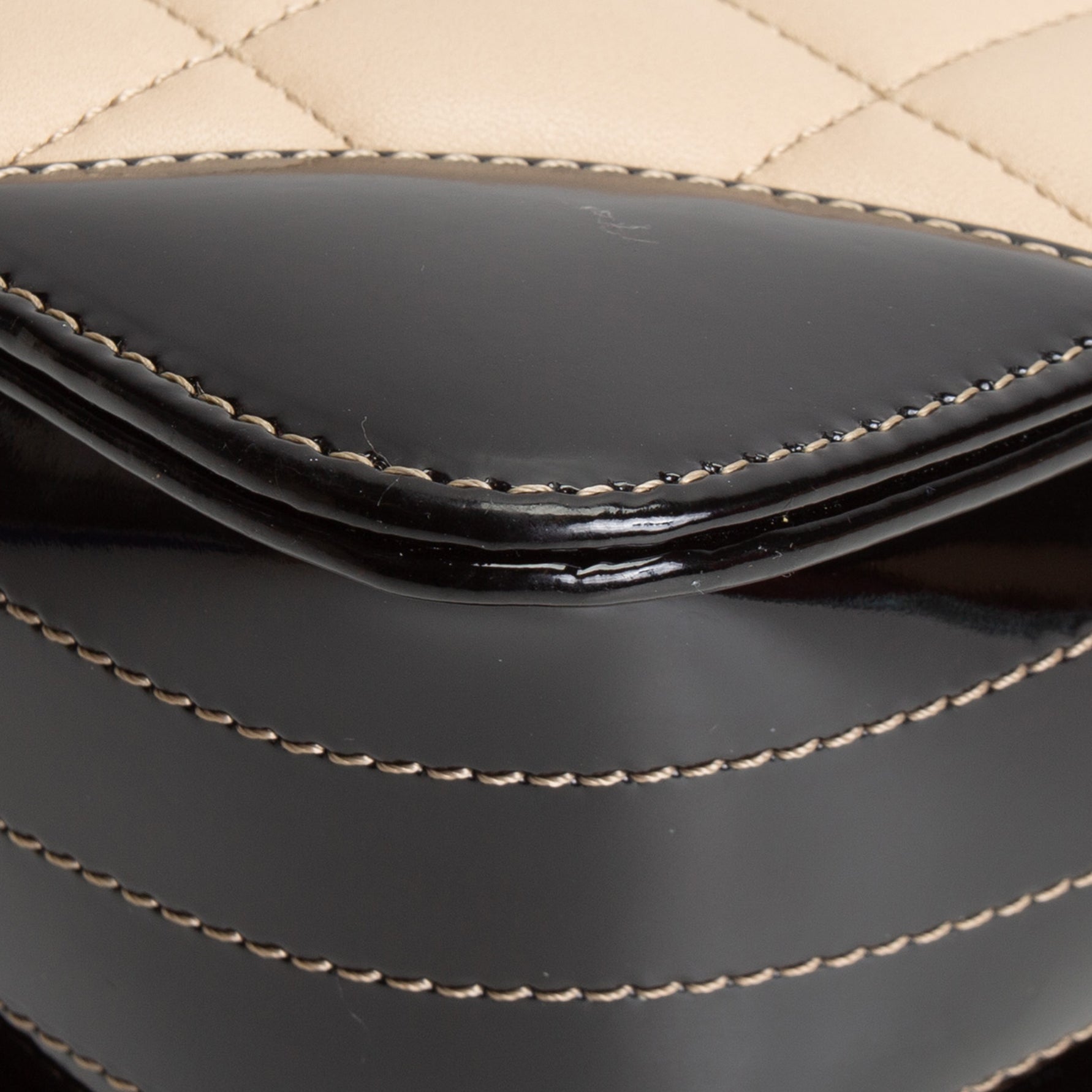 CHANEL Vintage Chocolate Bar Chain Tote - Beige