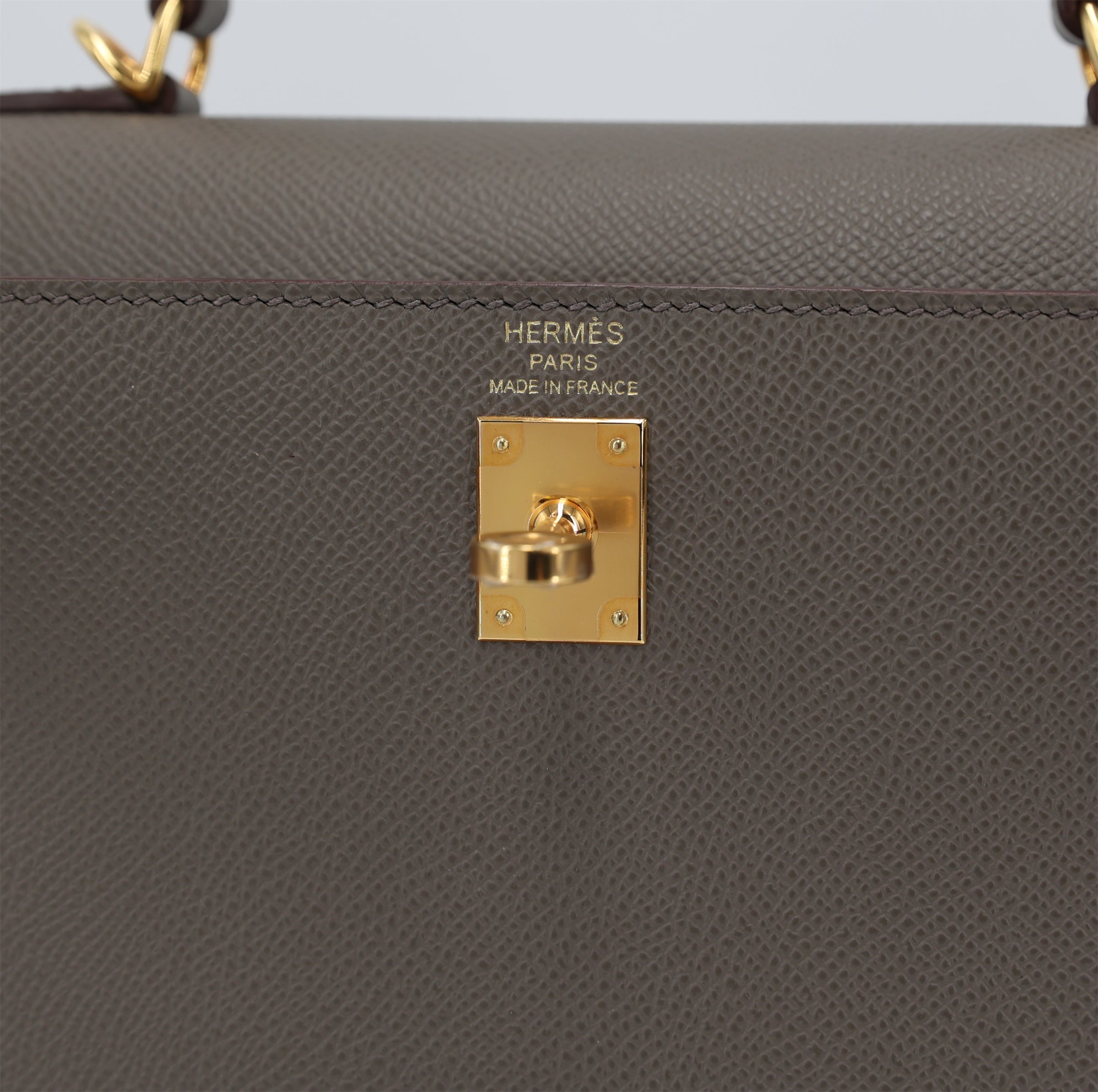 HERMÈS Kelly 25 Sellier Etain (8F) Epsom Gold hardware B (2023)
