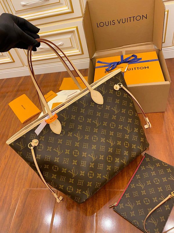 Louis Vuitton Lv Never full Handbag