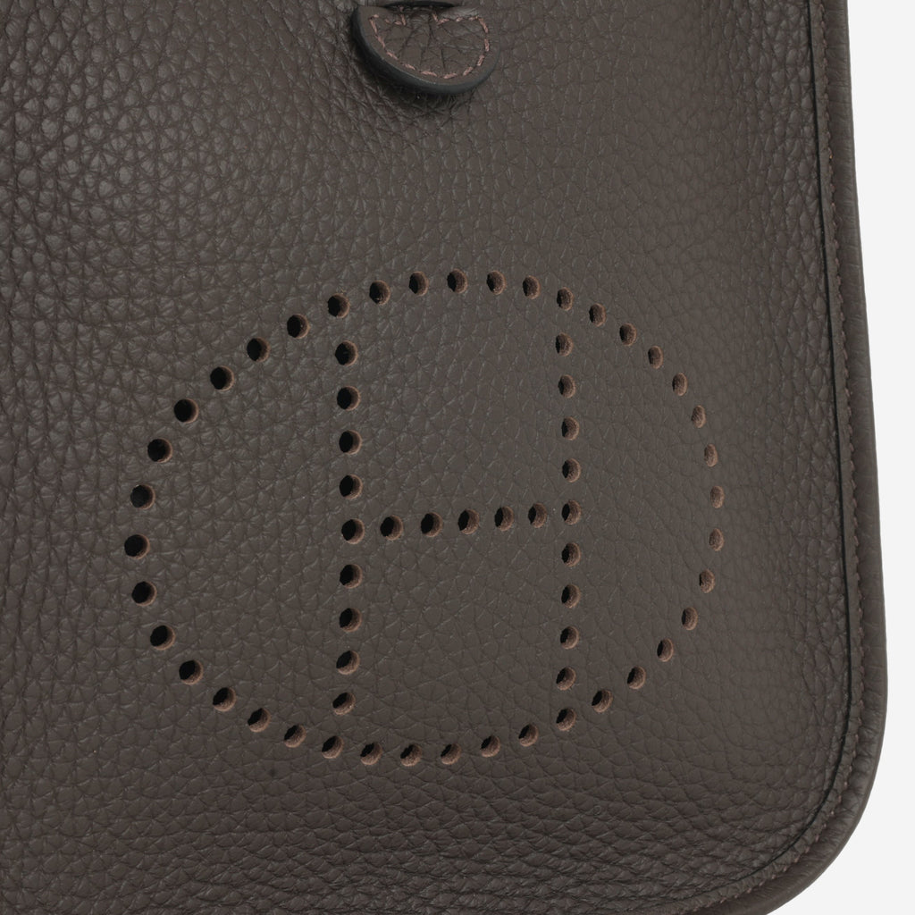 Hermès Evelyne TPM - Ebene Clemence / Gris Pale / Etoupe Strap | Gold Hardware