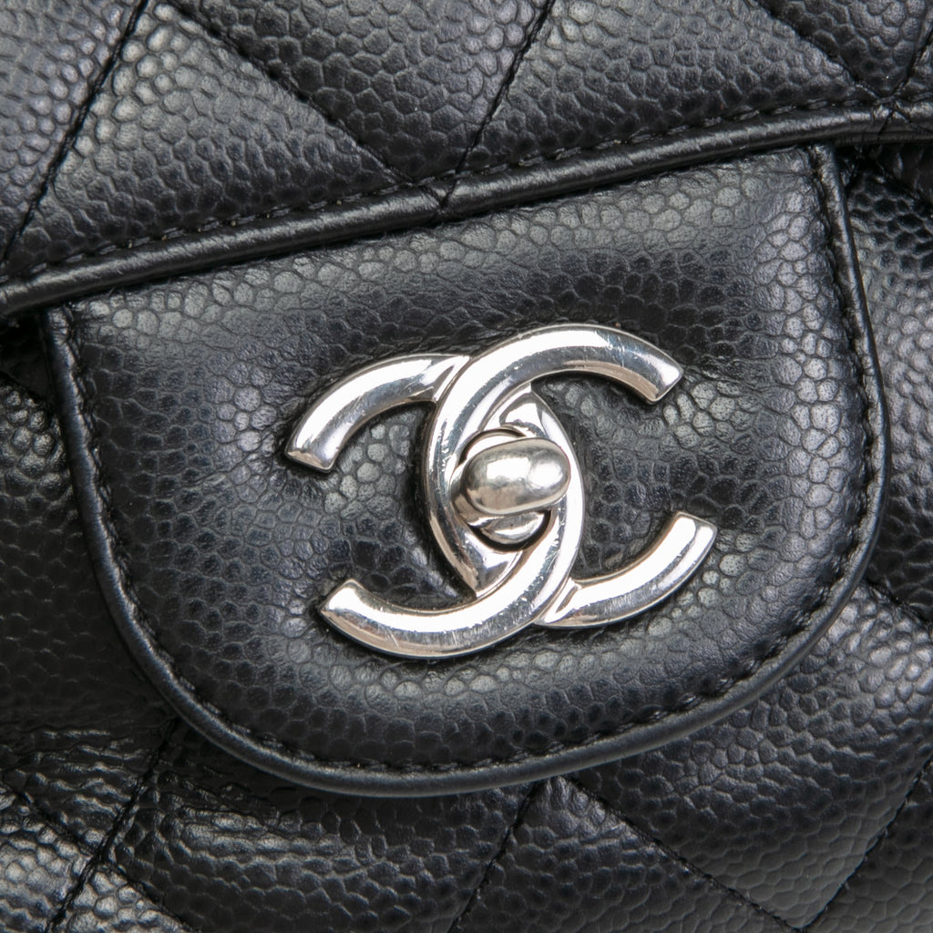 CHANEL Caviar Classic Jumbo Double Flap - Black
