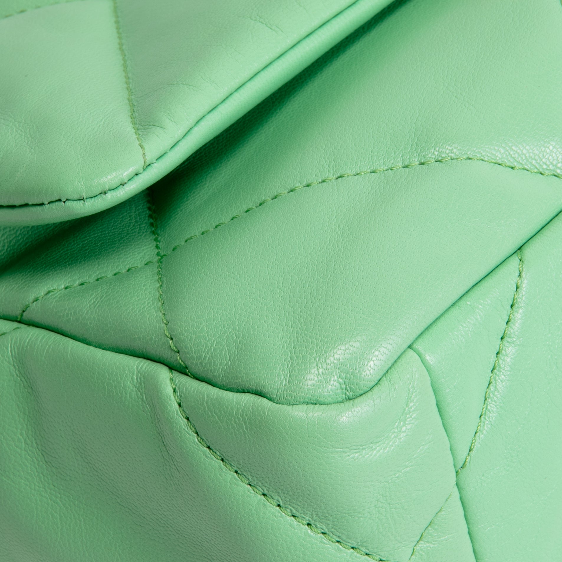 CHANEL Chanel 19 Medium Flap Bag - Light Green
