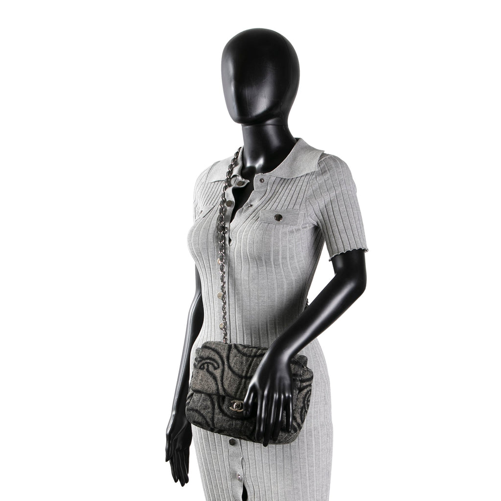 CHANEL CC Denim Wave Flap Bag - Gray