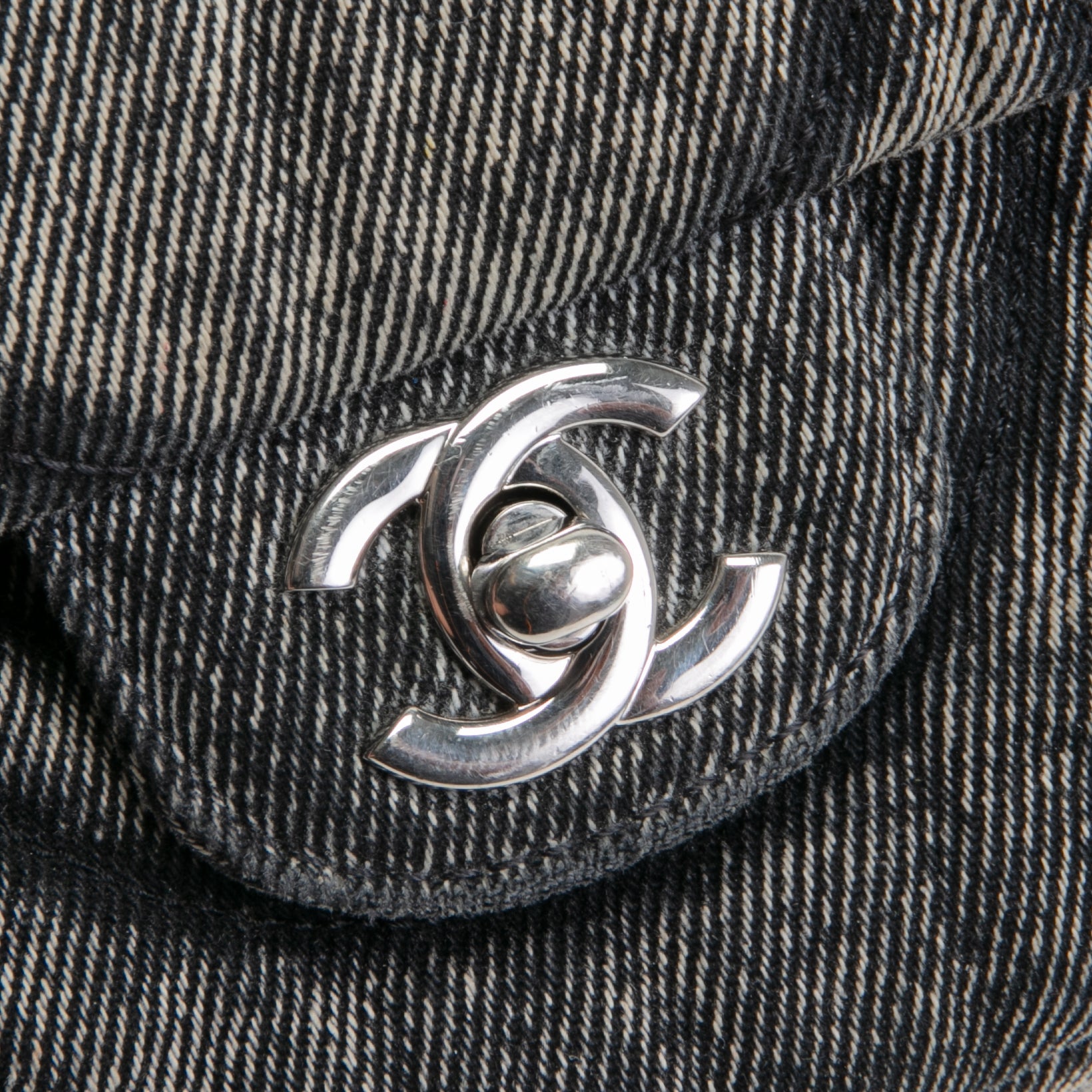 CHANEL CC Denim Wave Flap Bag - Gray