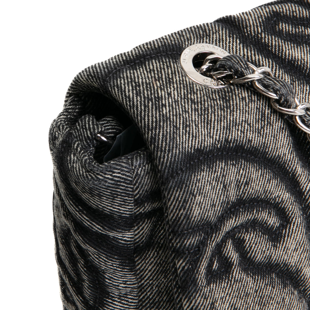 CHANEL CC Denim Wave Flap Bag - Gray