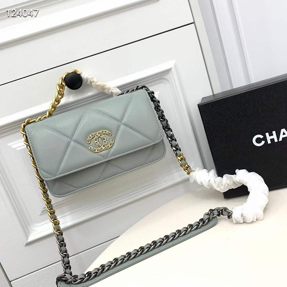 Chanel dual color chain bag