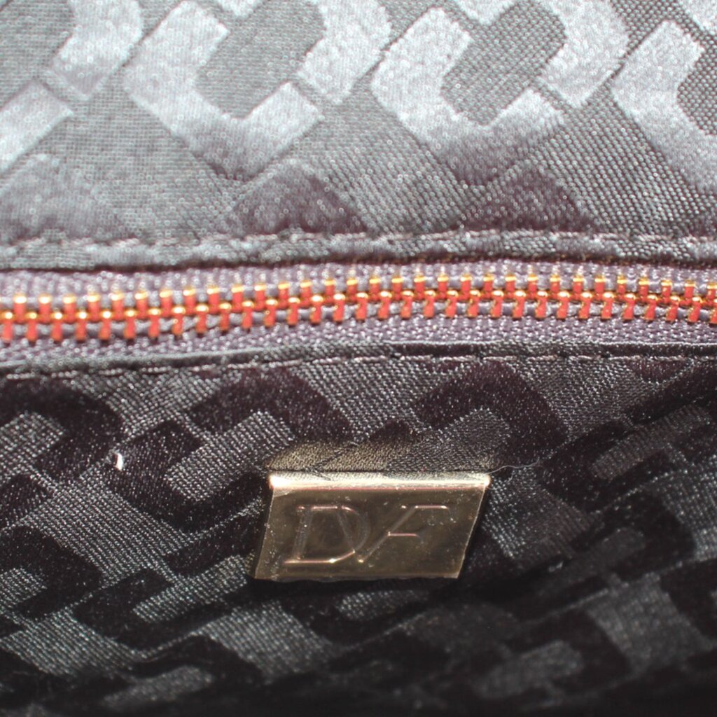 DVF LEATHER CLUTCHES PINK