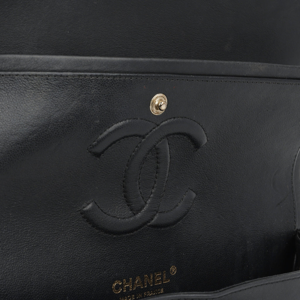 Medium Classic Flap