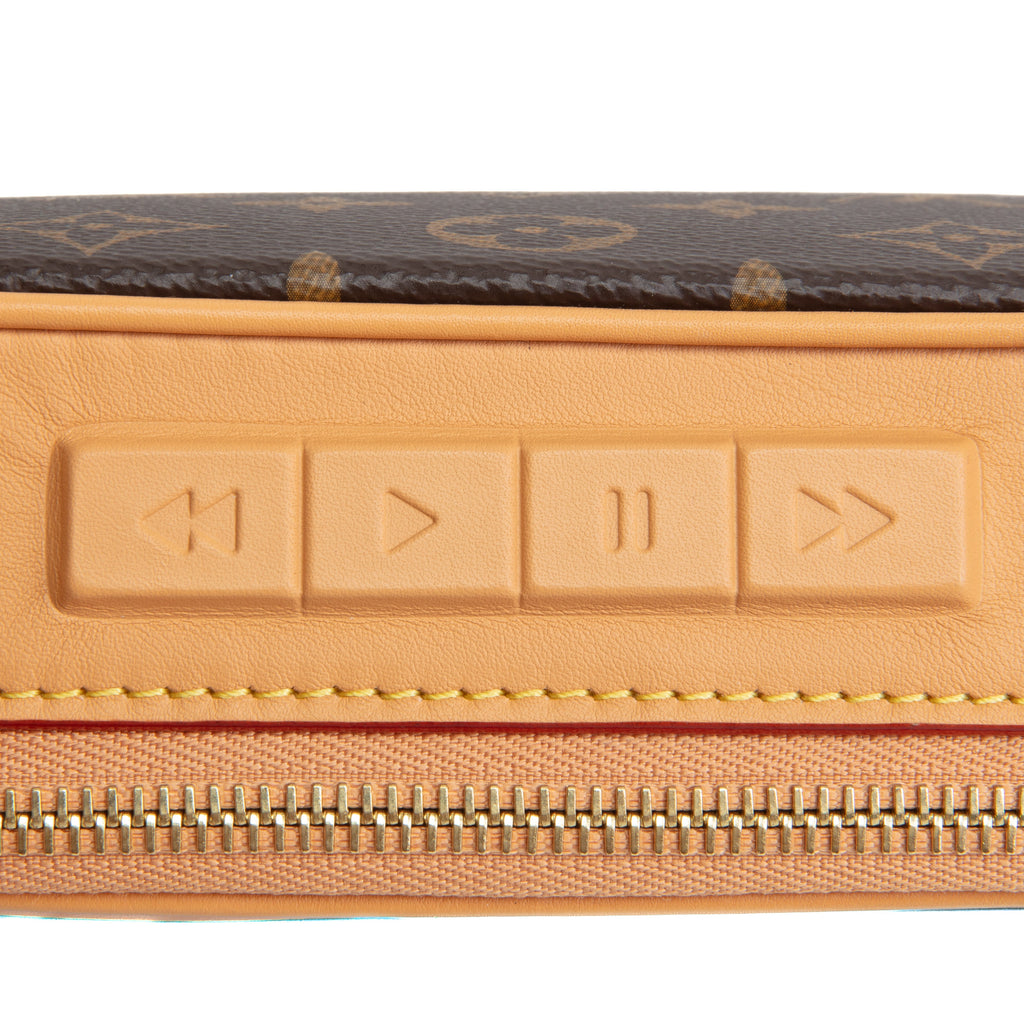 LOUIS VUITTON Limited Edition Baladeur Wearable Wallet