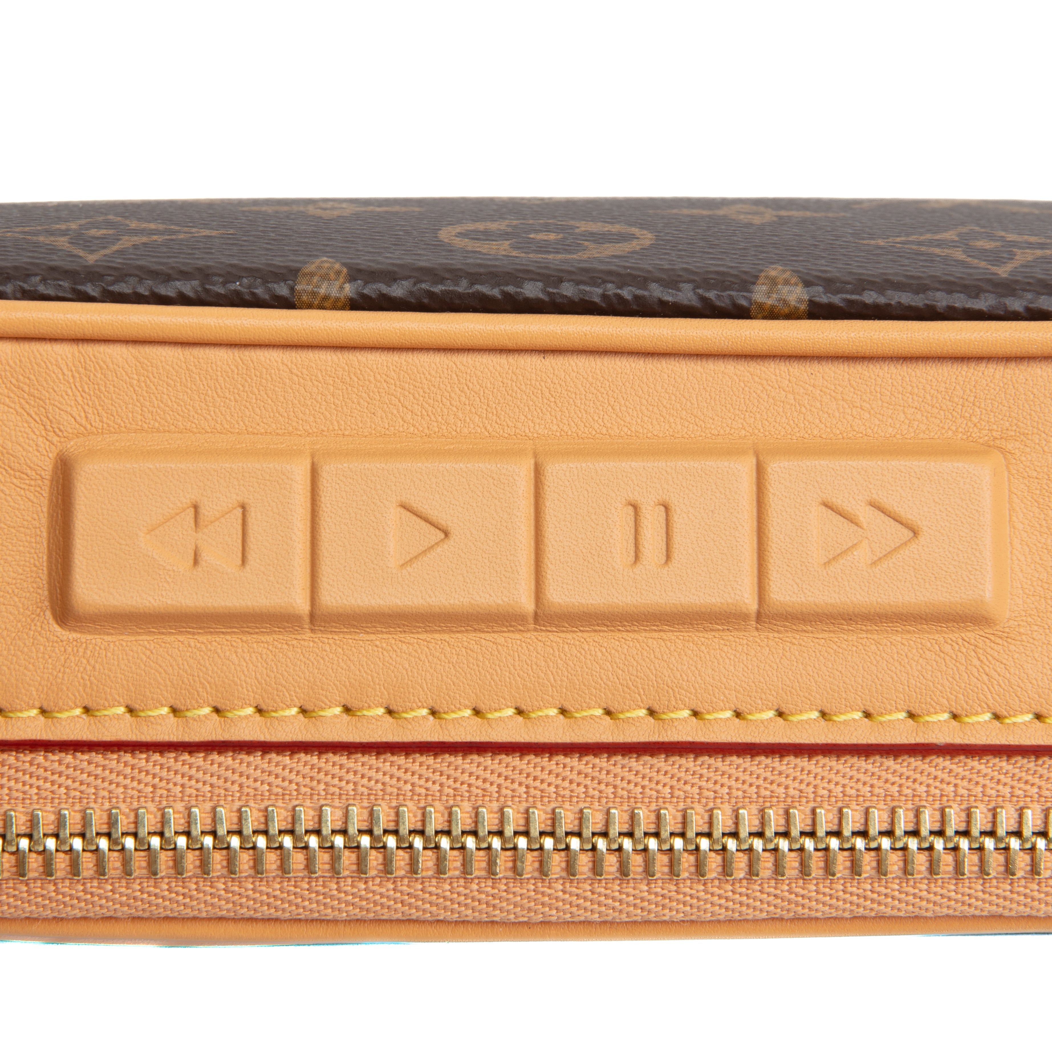 LOUIS VUITTON Limited Edition Baladeur Wearable Wallet