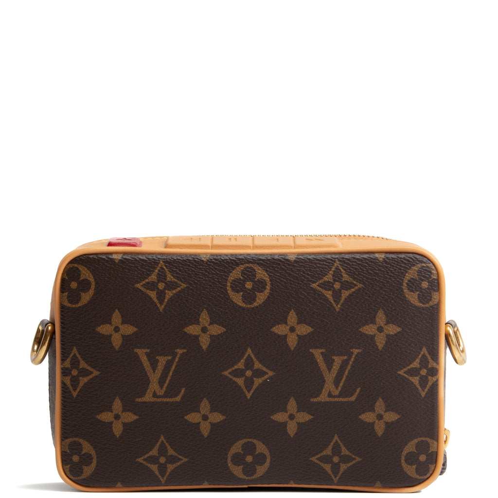 LOUIS VUITTON Limited Edition Baladeur Wearable Wallet