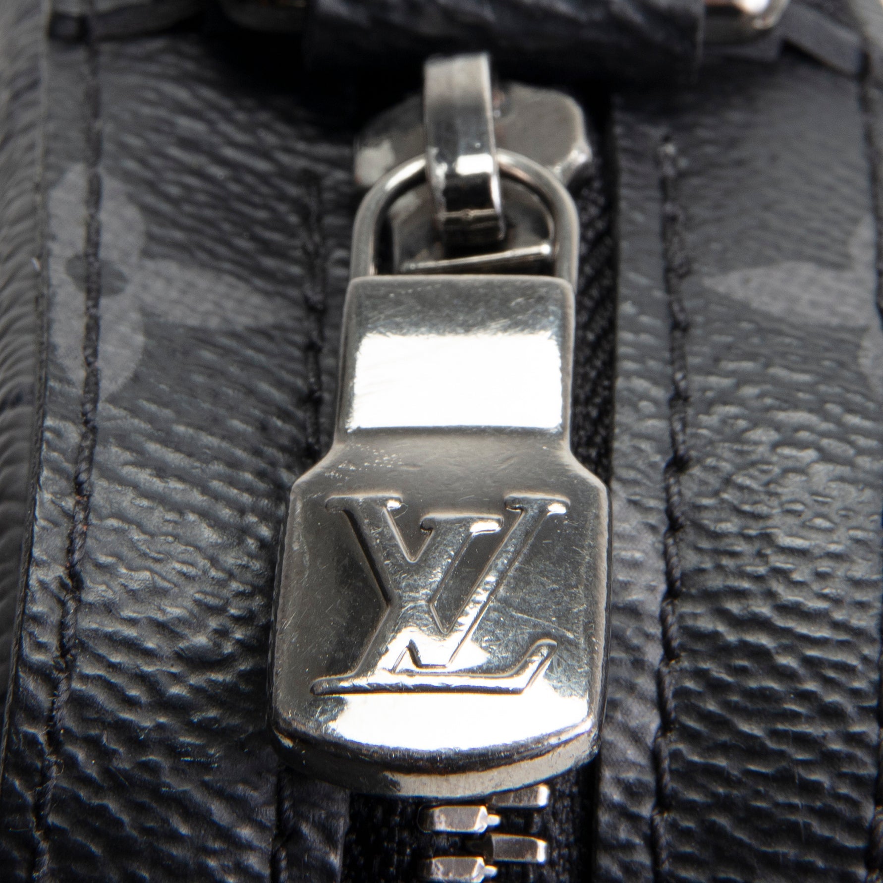 LOUIS VUITTON x Yayoi Kusama Monogram Eclipse Trio Messenger