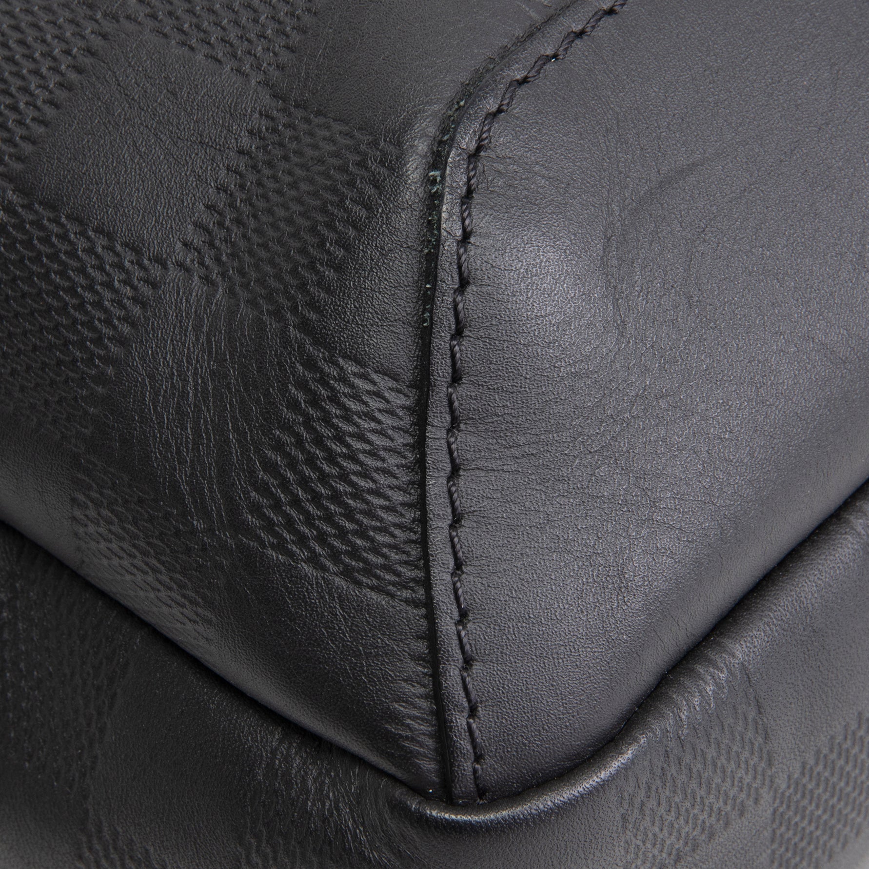 LOUIS VUITTON Damier Infini Avenue Sling - Black
