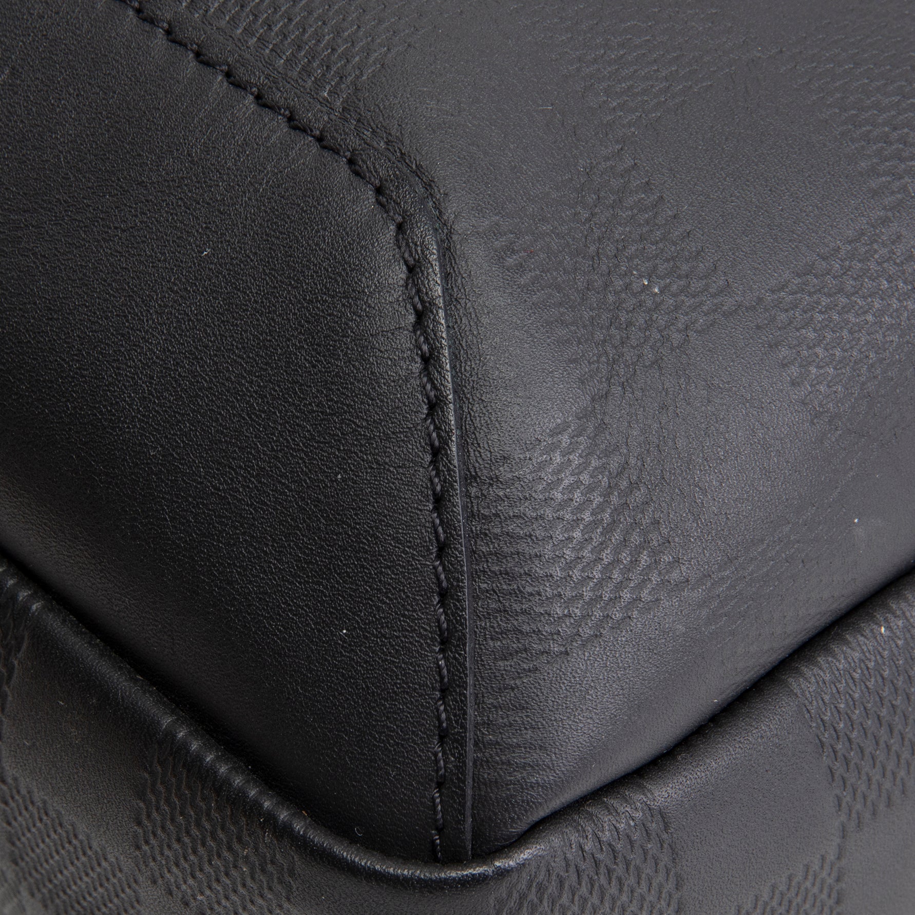 LOUIS VUITTON Damier Infini Avenue Sling - Black