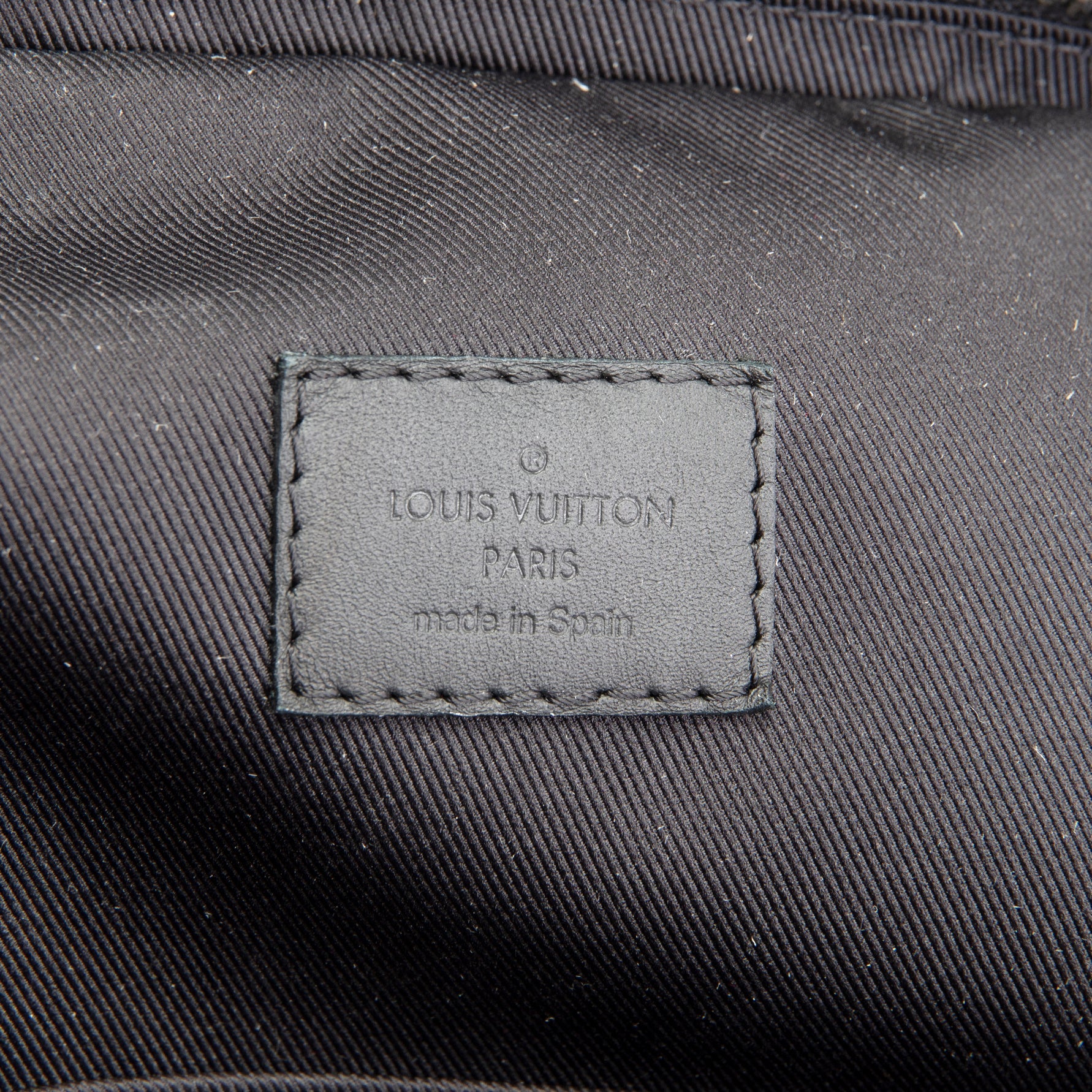 LOUIS VUITTON Damier Infini Avenue Sling - Black