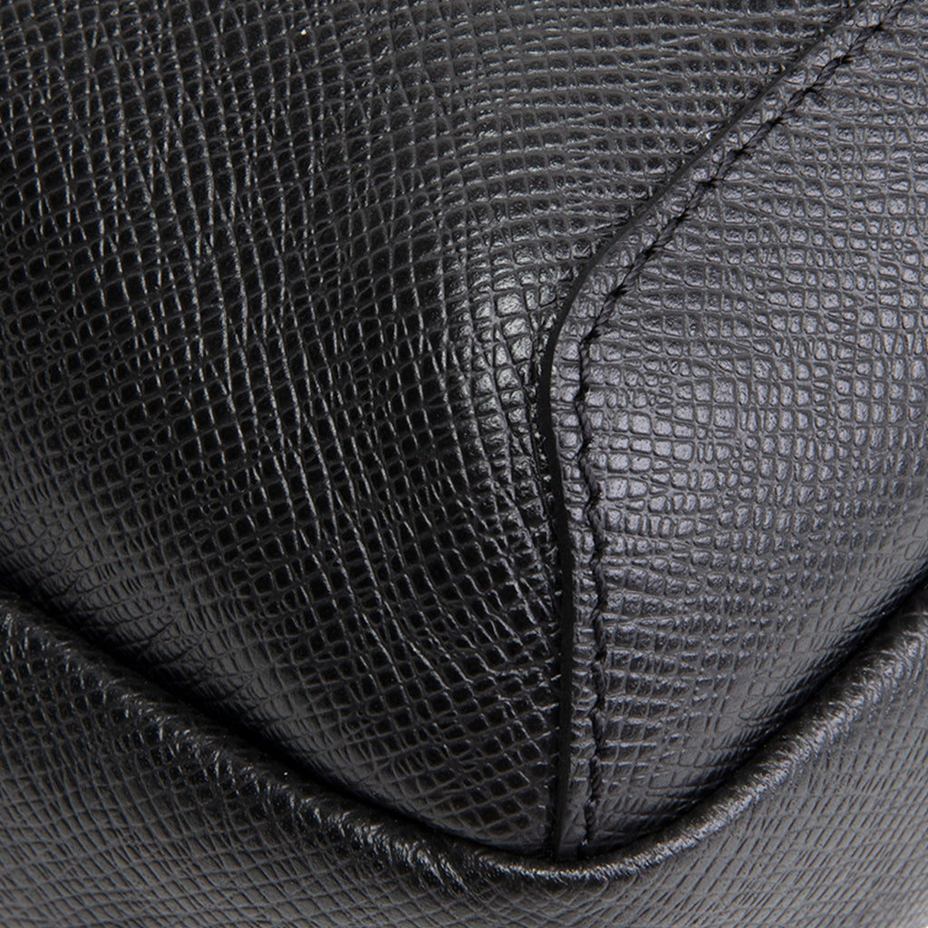 LOUIS VUITTON Taiga Avenue Sling - Black