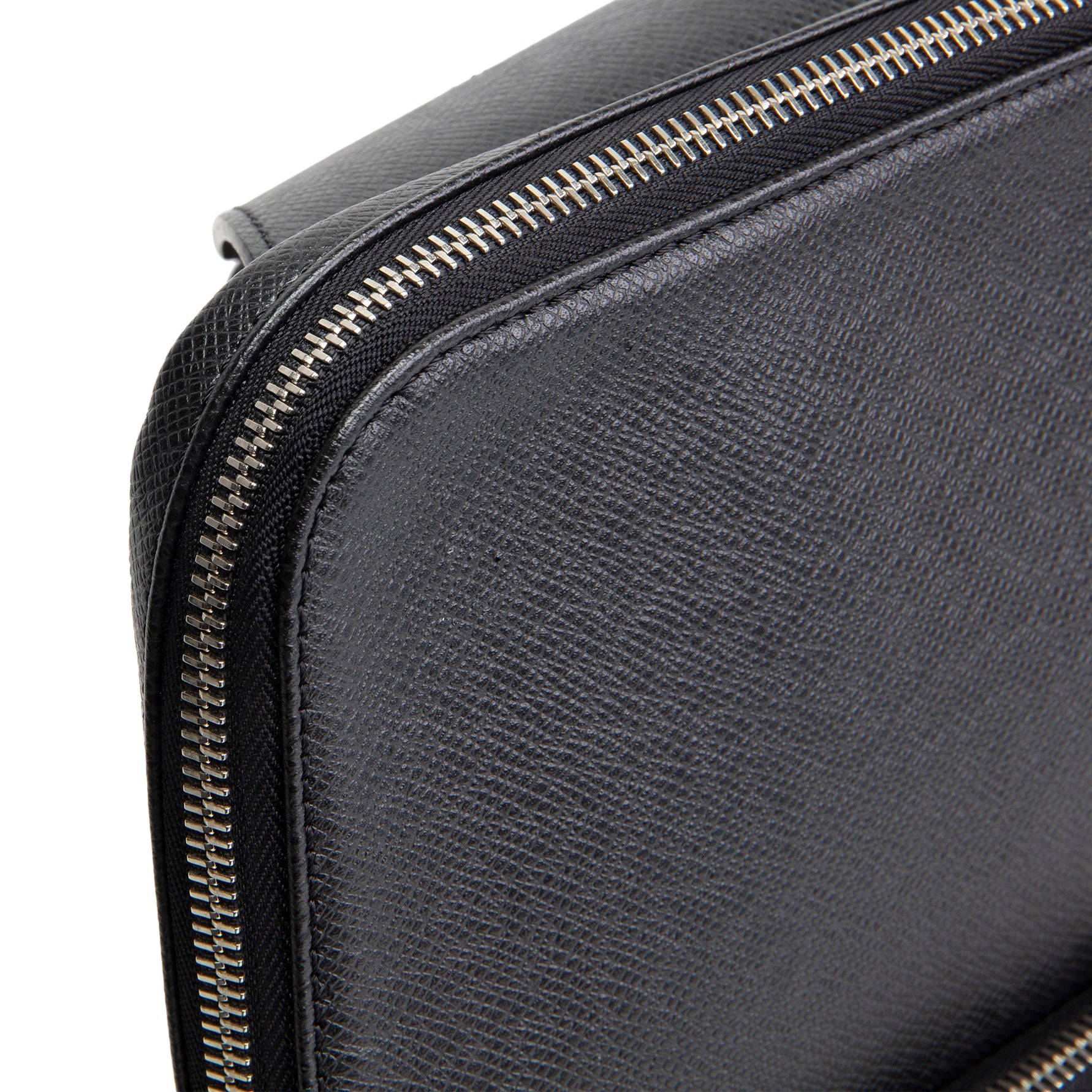 LOUIS VUITTON Taiga Avenue Sling - Black