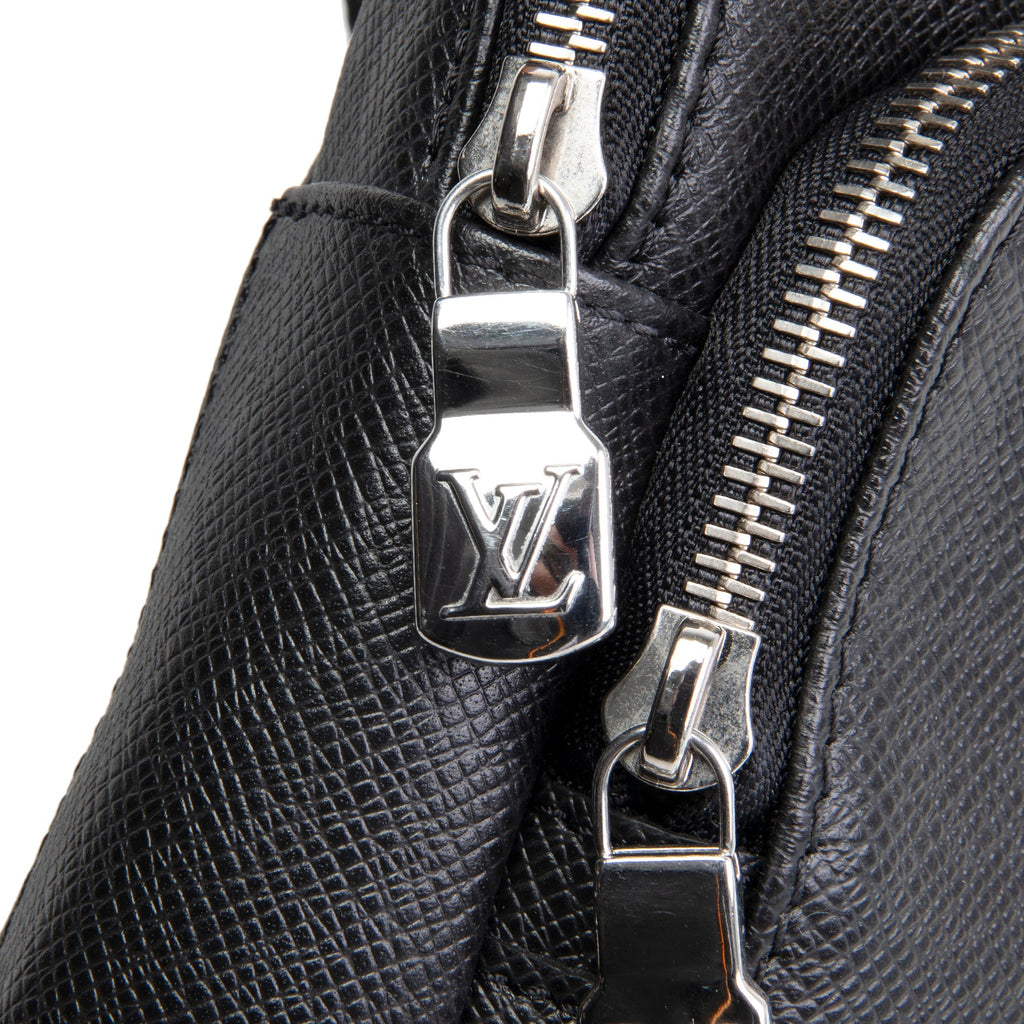 LOUIS VUITTON Taiga Avenue Sling - Black