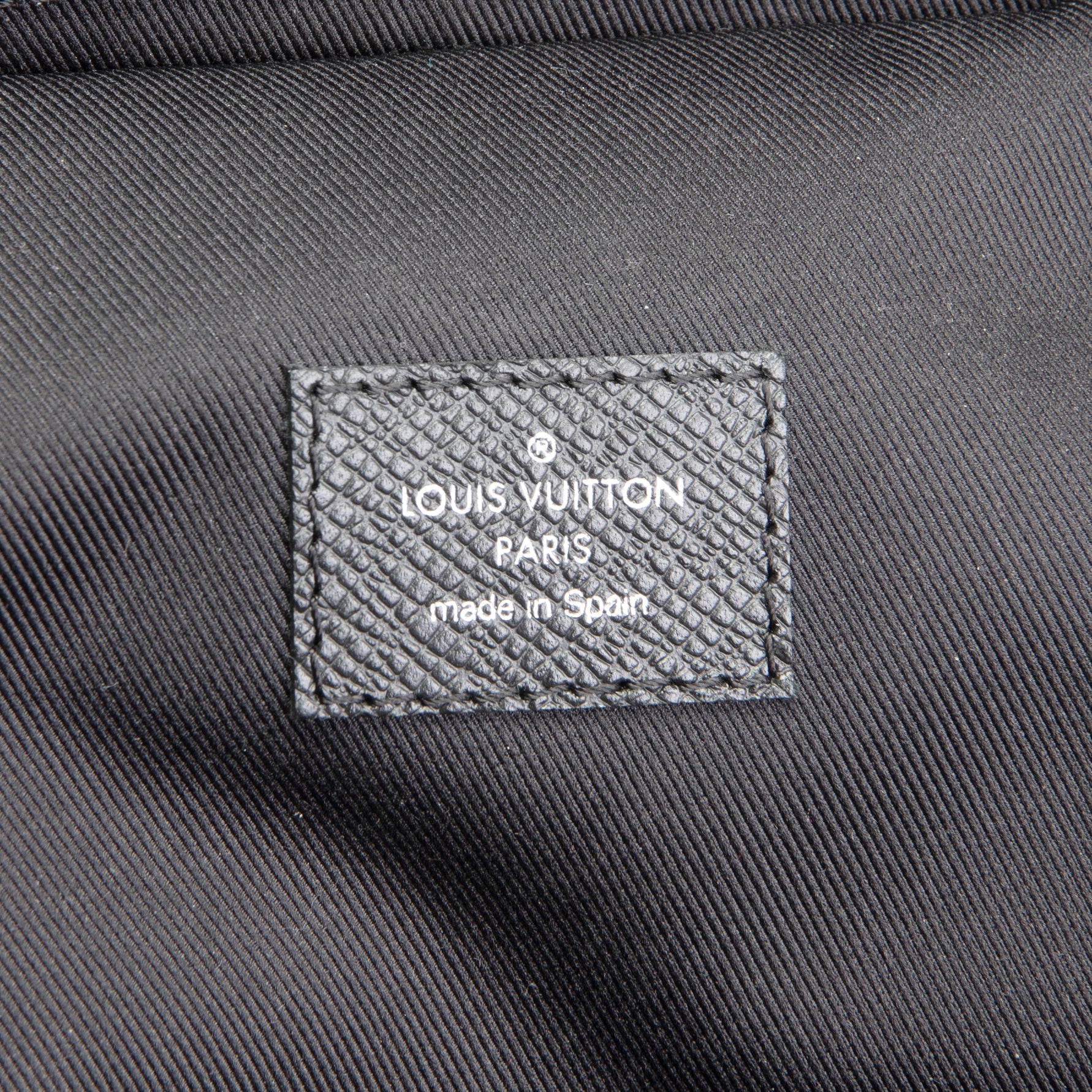 LOUIS VUITTON Taiga Avenue Sling - Black