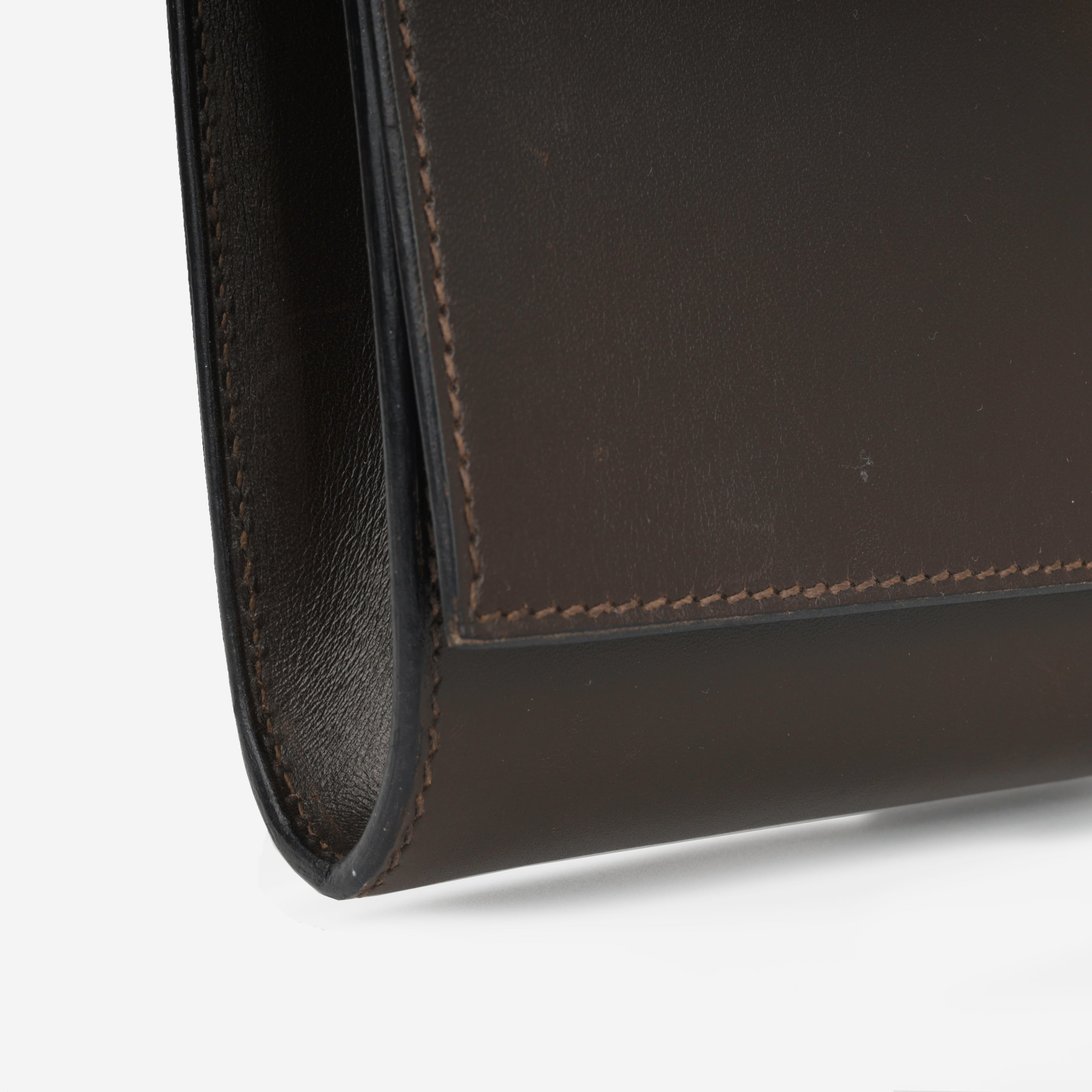 Medor 29 - Ebene Box Calf | Gold Hardware