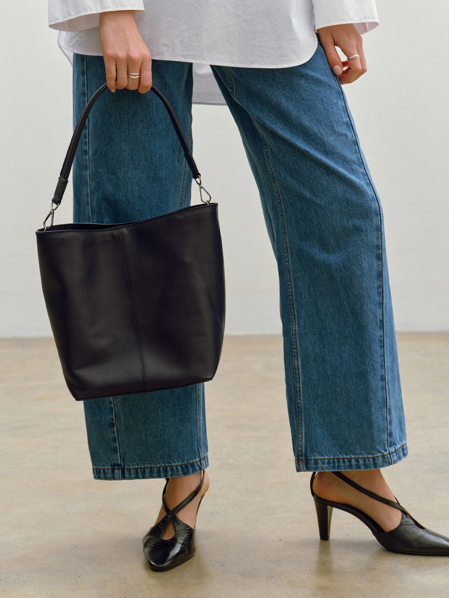 Twist 22 Tote