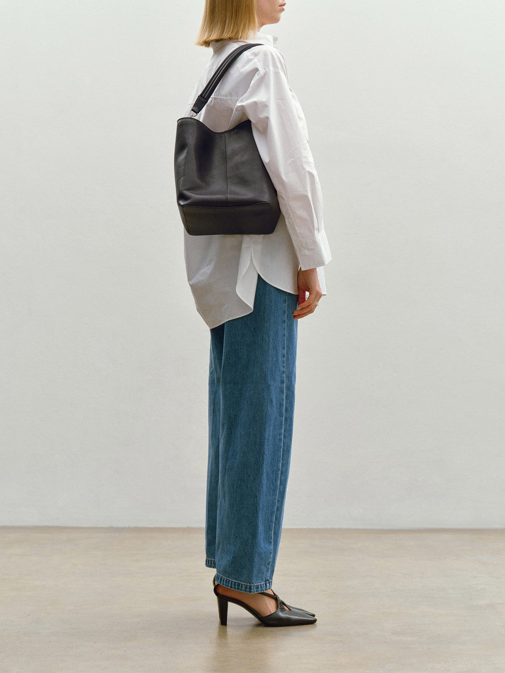 Twist 22 Tote