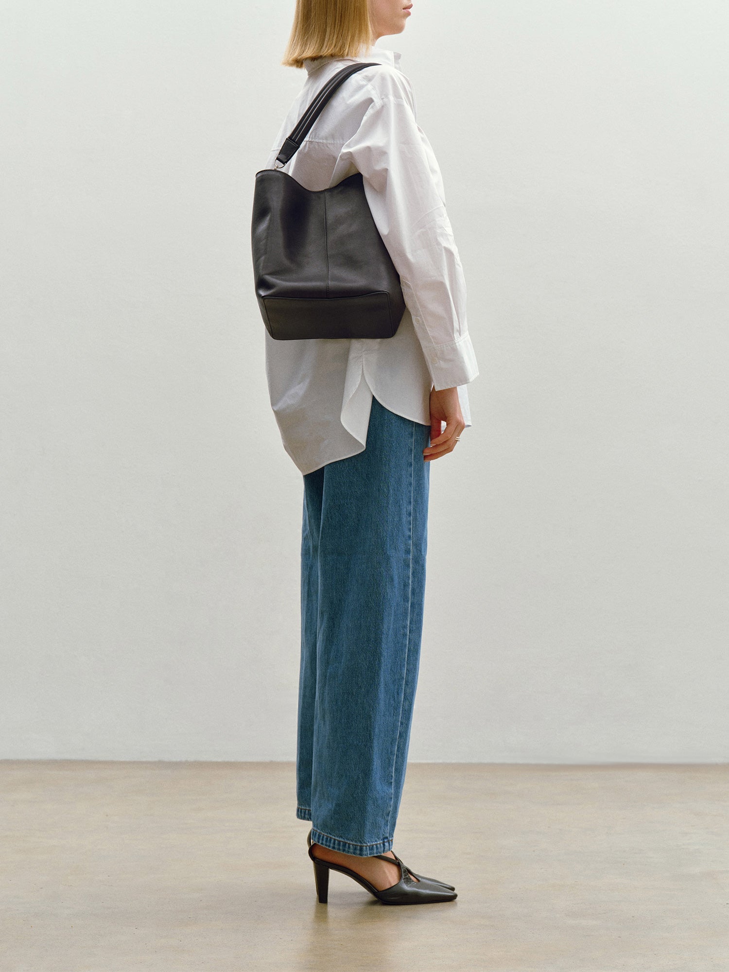 Twist 22 Tote